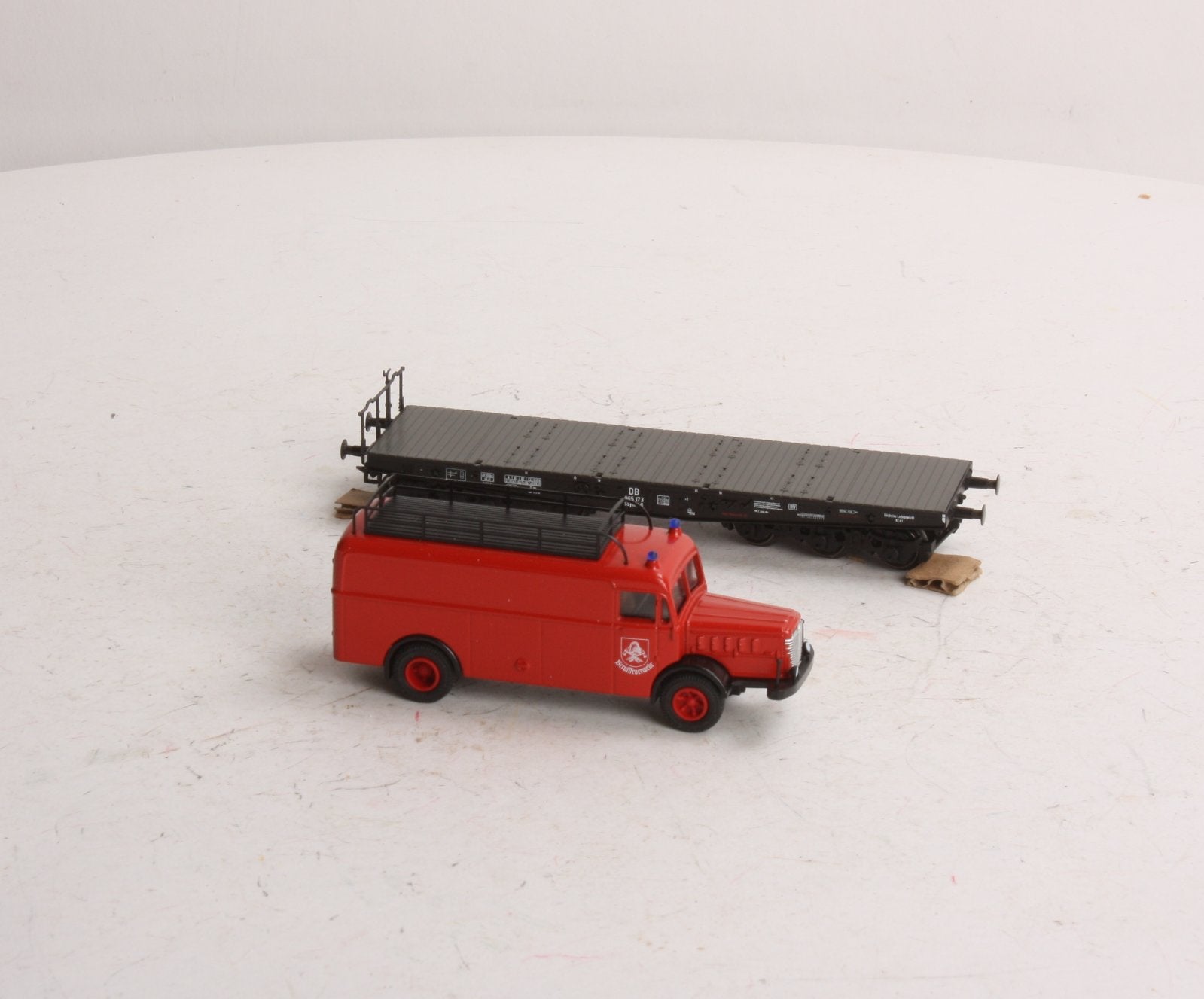 Marklin 48755 HO Scale Heavy Duty Flatcar w/Fire Truck LN/Box