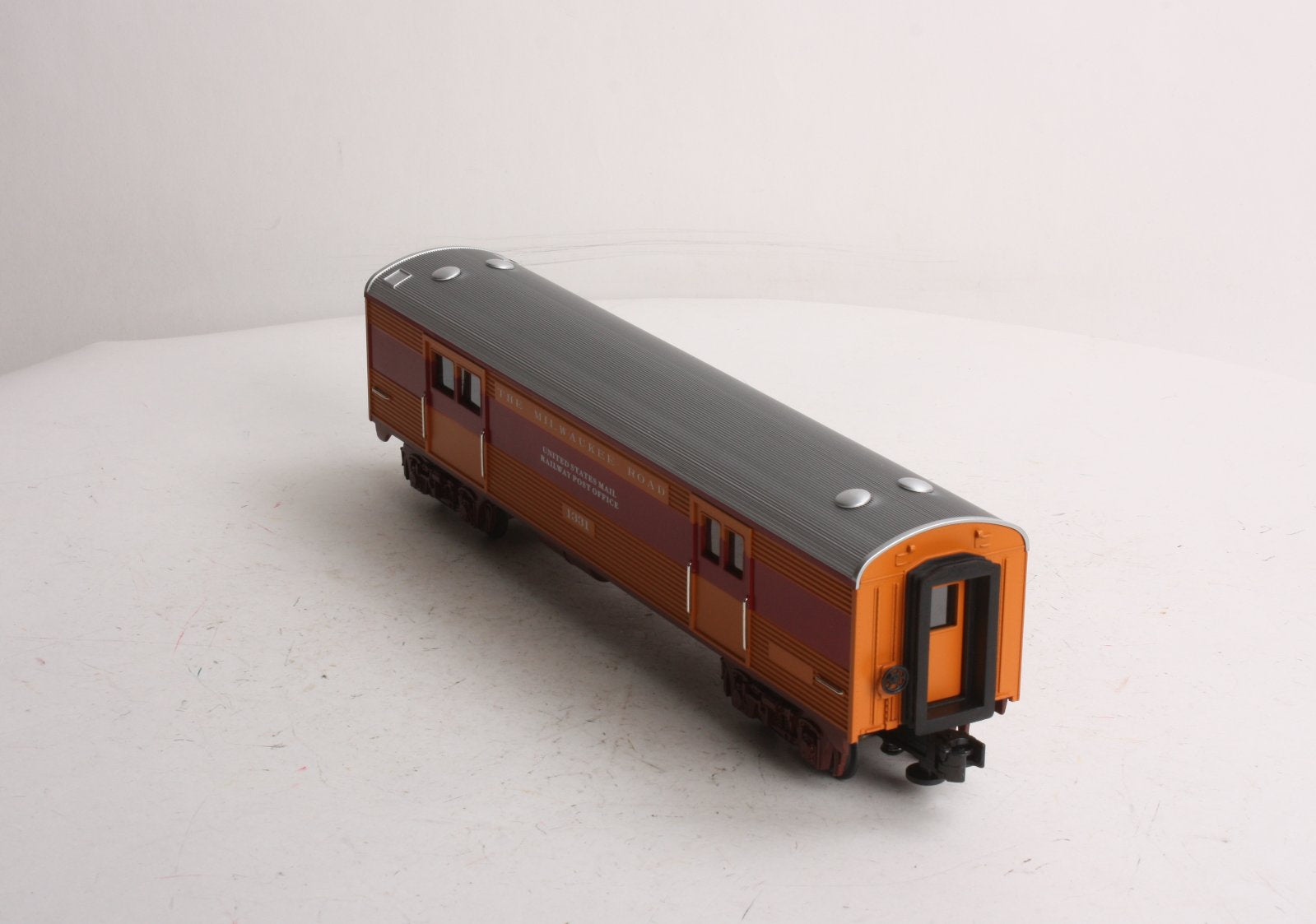 MTH 30-6090-1 Milwaukee Road Streamlined Baggage Car #1331 NIB