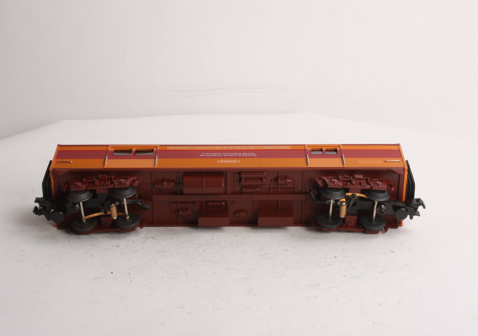 MTH 30-6090-1 Milwaukee Road Streamlined Baggage Car #1331 NIB