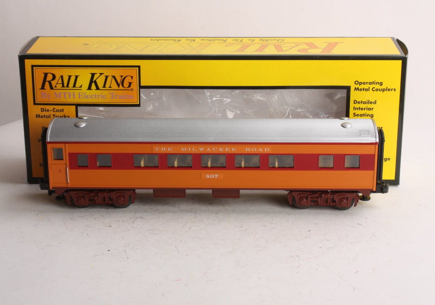 MTH 30-6090-2 O Gauge Milwaukee Road Hiawatha Streamline Coach Car #437 LN/Box