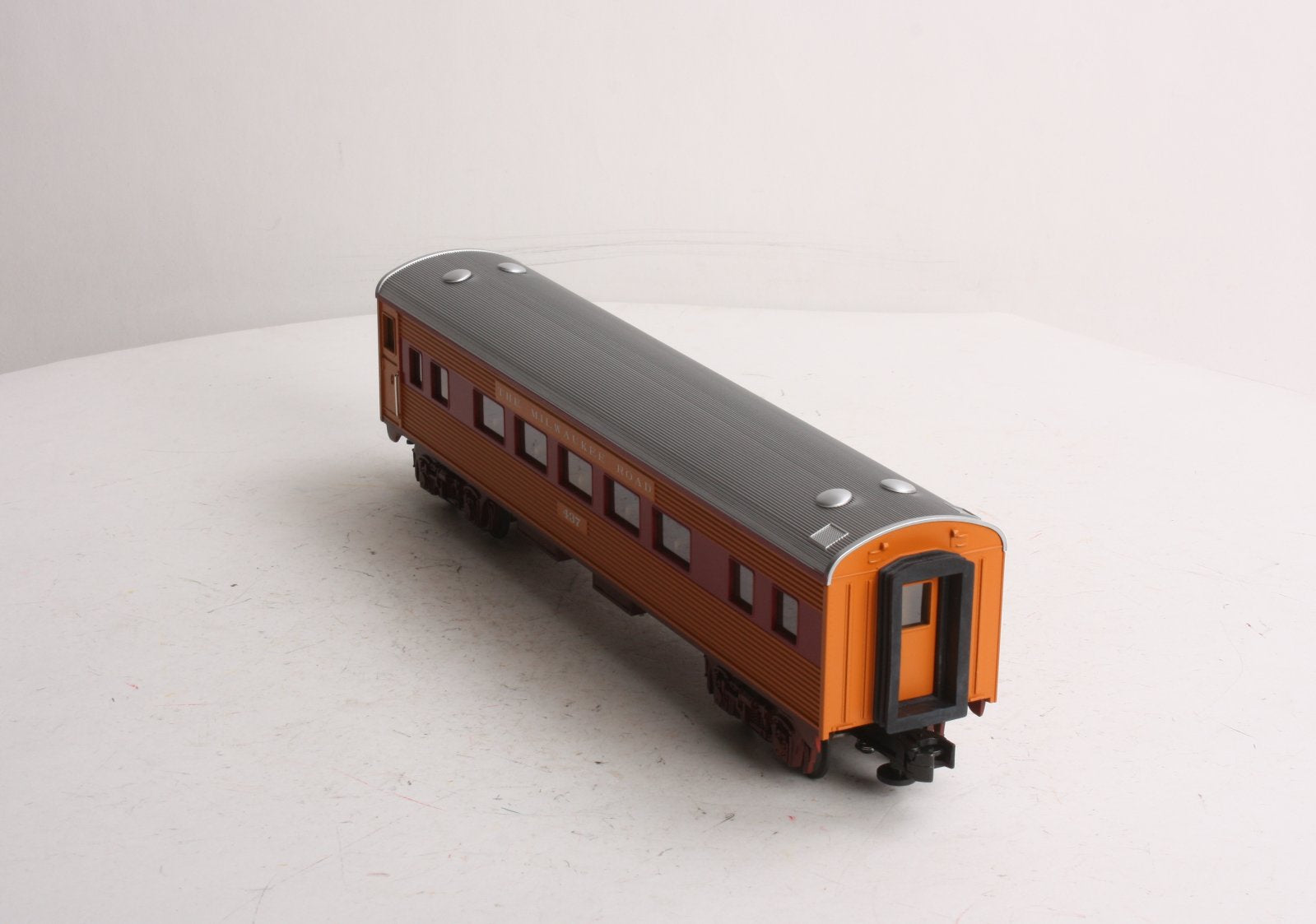 MTH 30-6090-2 O Gauge Milwaukee Road Hiawatha Streamline Coach Car #437 LN/Box