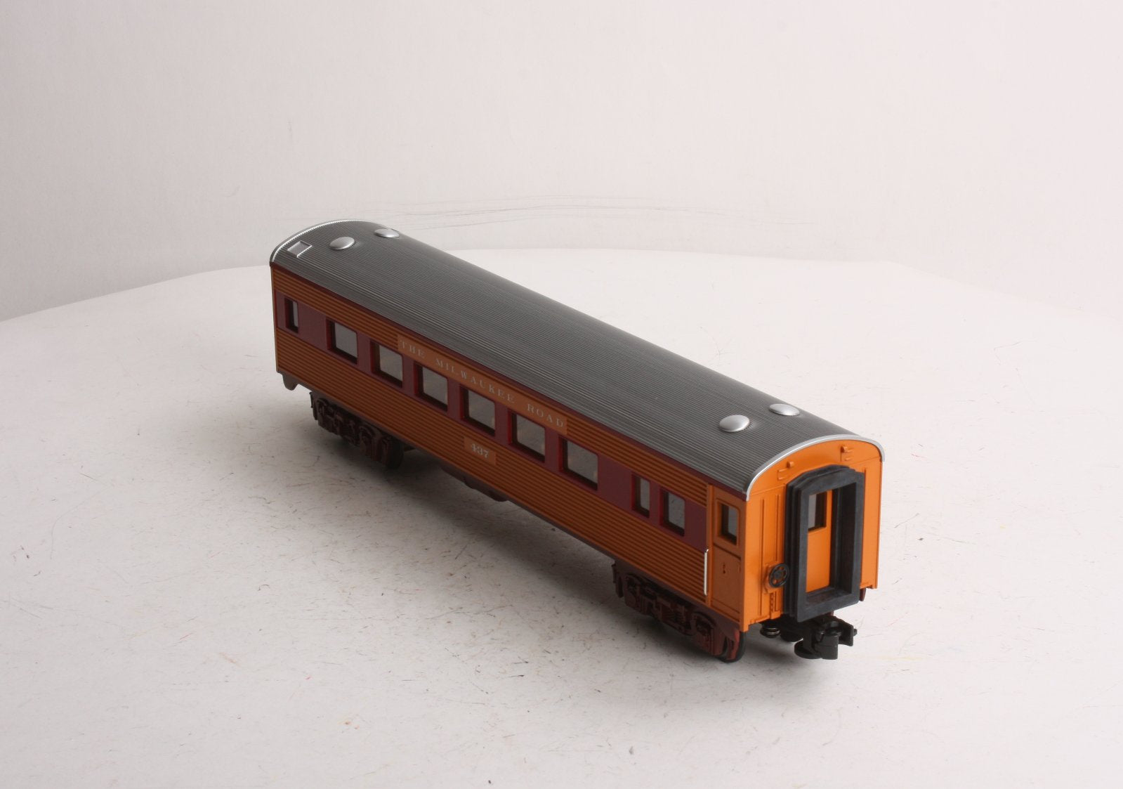 MTH 30-6090-2 O Gauge Milwaukee Road Hiawatha Streamline Coach Car #437 LN/Box