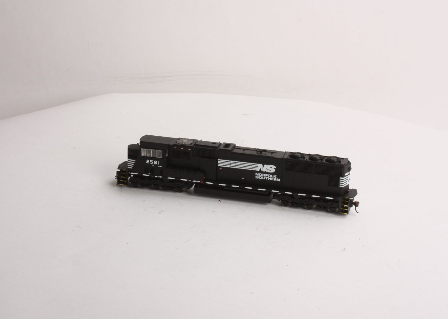 Athearn G6156 HO Scale Norfolk Southern SD70M Diesel Locomotive #2581 LN/Box