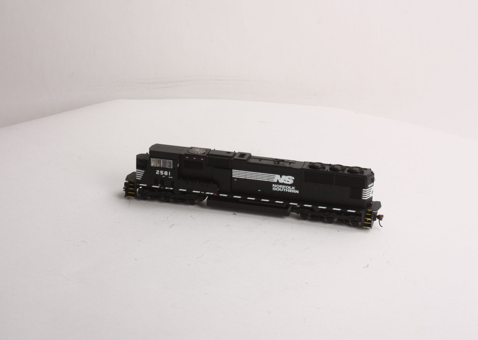 Athearn G6156 HO Scale Norfolk Southern SD70M Diesel Locomotive #2581 LN/Box