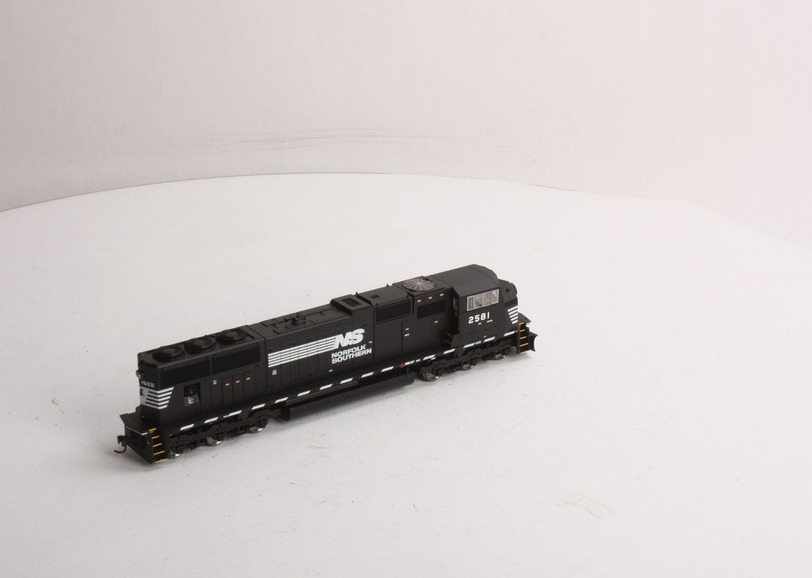 Athearn G6156 HO Scale Norfolk Southern SD70M Diesel Locomotive #2581 LN/Box