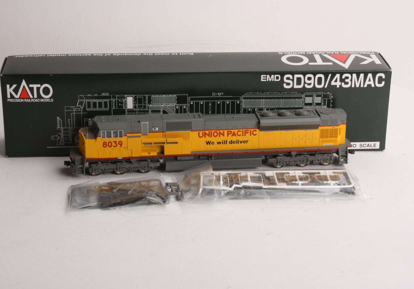 Kato 37-6358 HO Scale Union Pacific SD90/43MAC Diesel Locomotive #8039 LN/Box