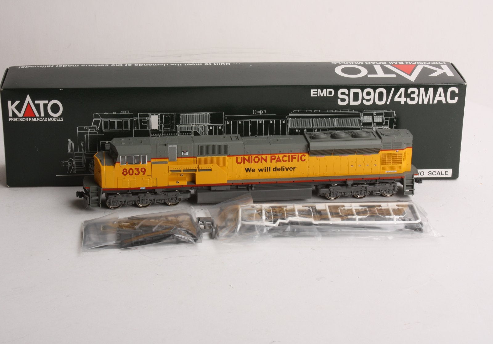 Kato 37-6358 HO Scale Union Pacific SD90/43MAC Diesel Locomotive #8039 LN/Box