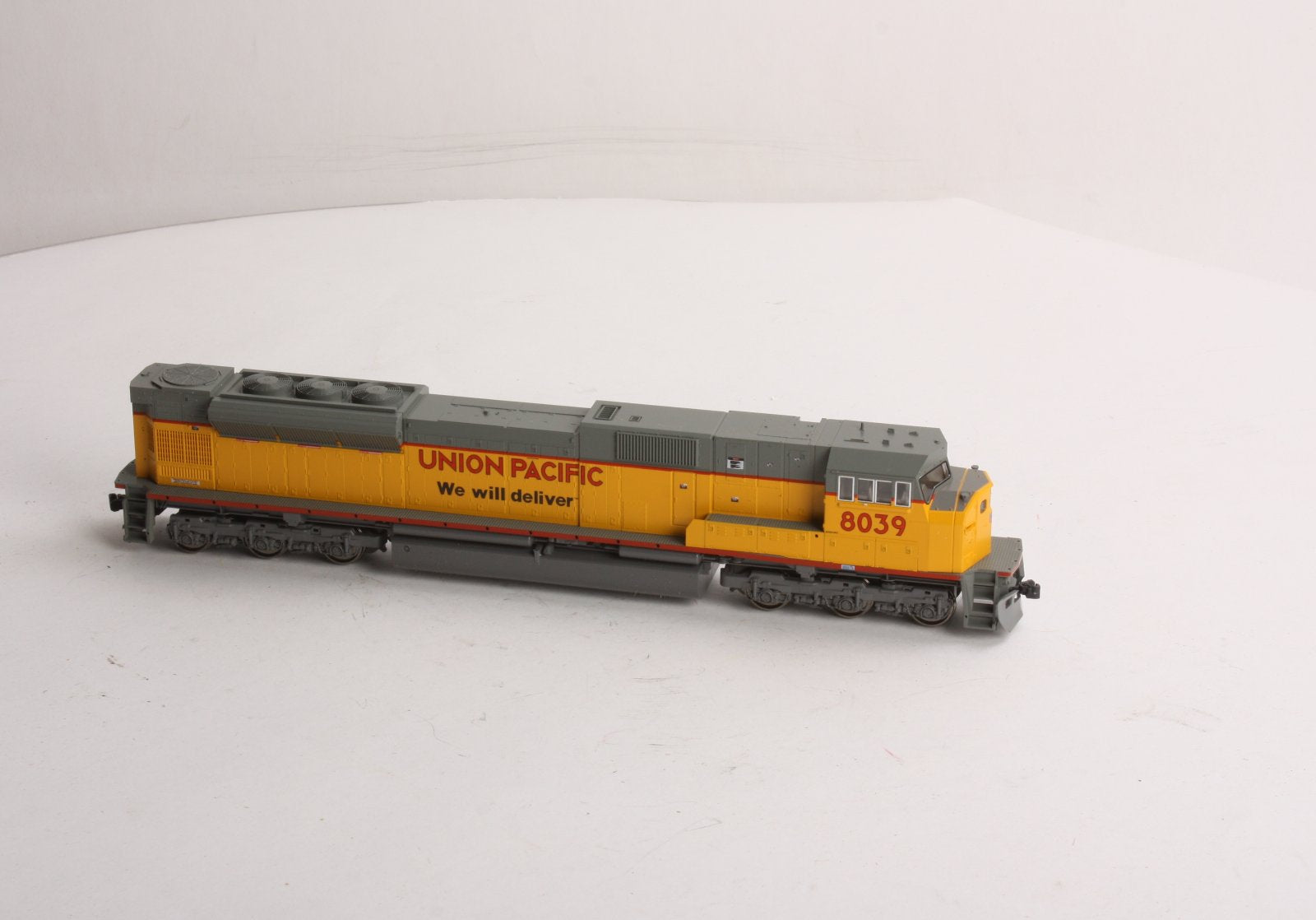 Kato 37-6358 HO Scale Union Pacific SD90/43MAC Diesel Locomotive #8039 LN/Box