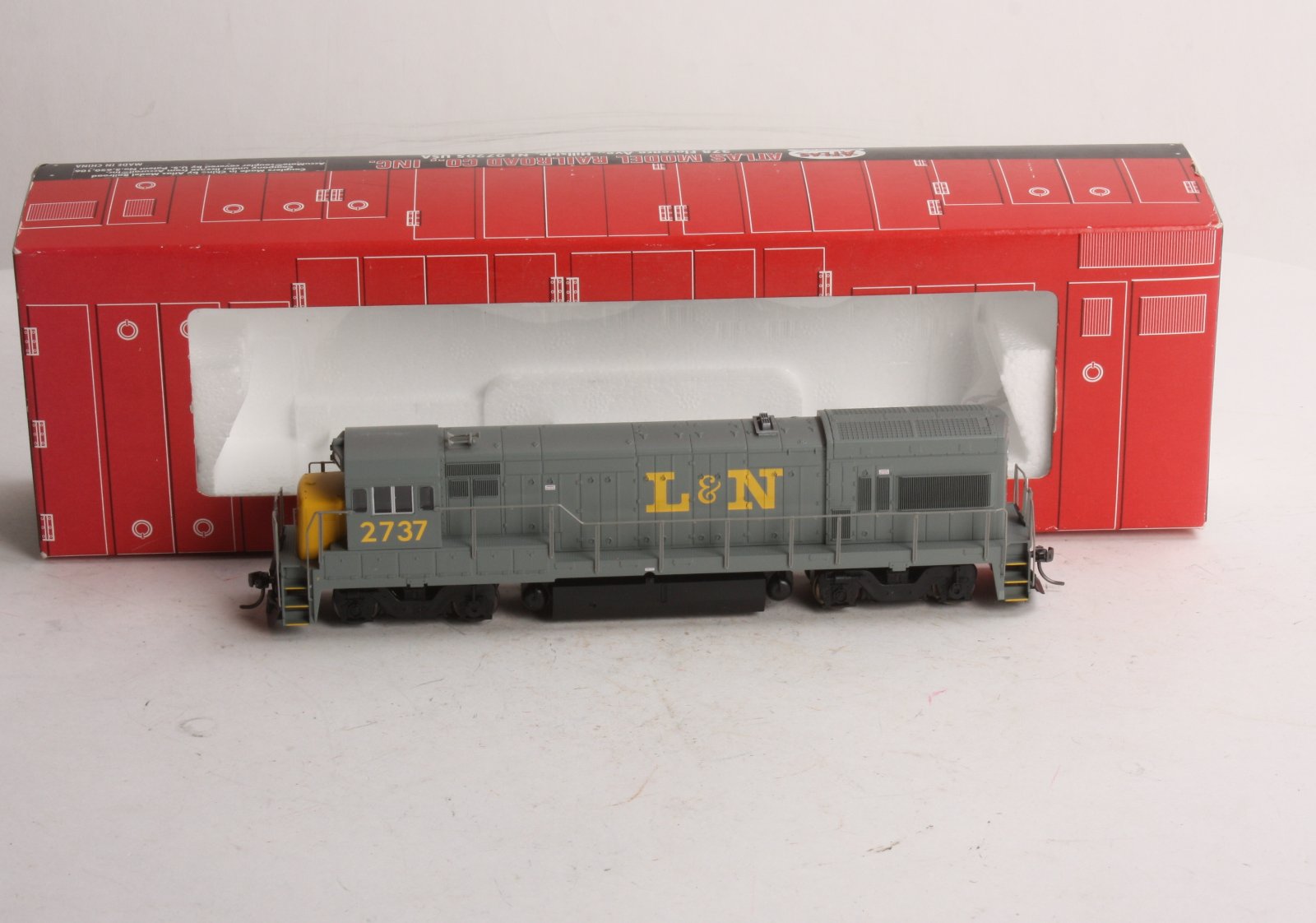 Atlas 8671 HO Louisville & Nashville GE U23B Diesel Locomotive #2737 LN/Box