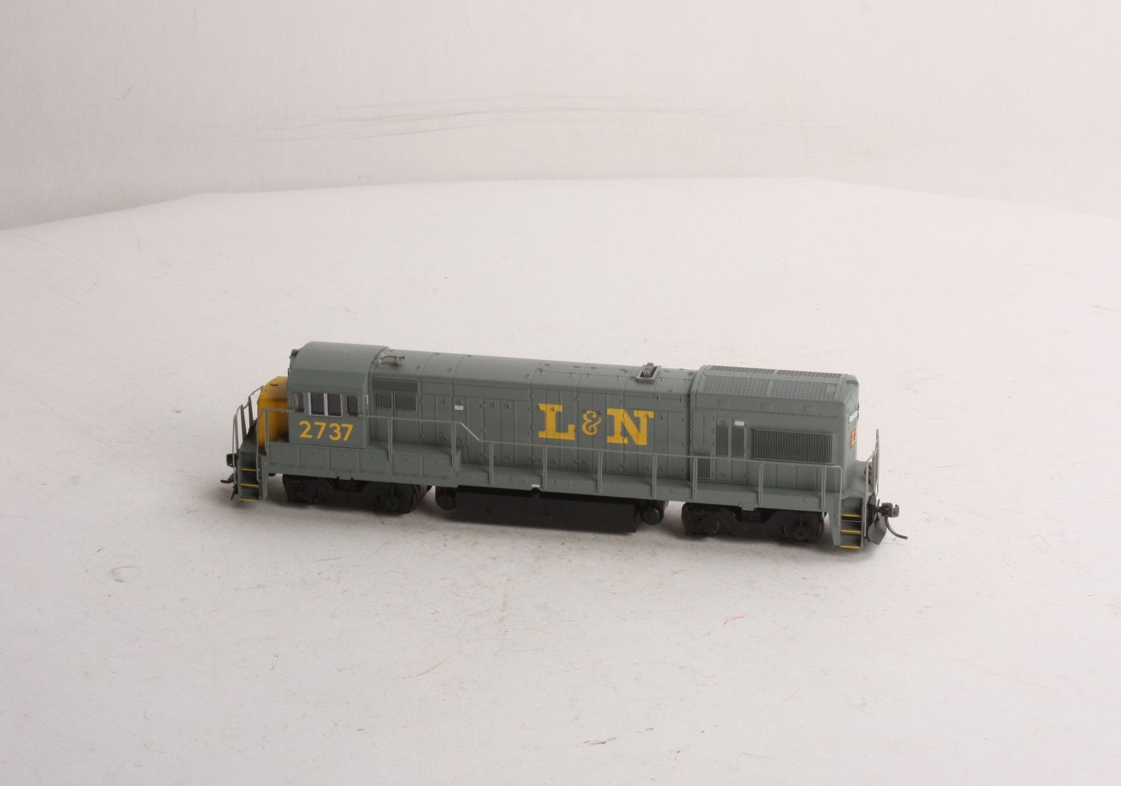 Atlas 8671 HO Louisville & Nashville GE U23B Diesel Locomotive #2737 LN/Box