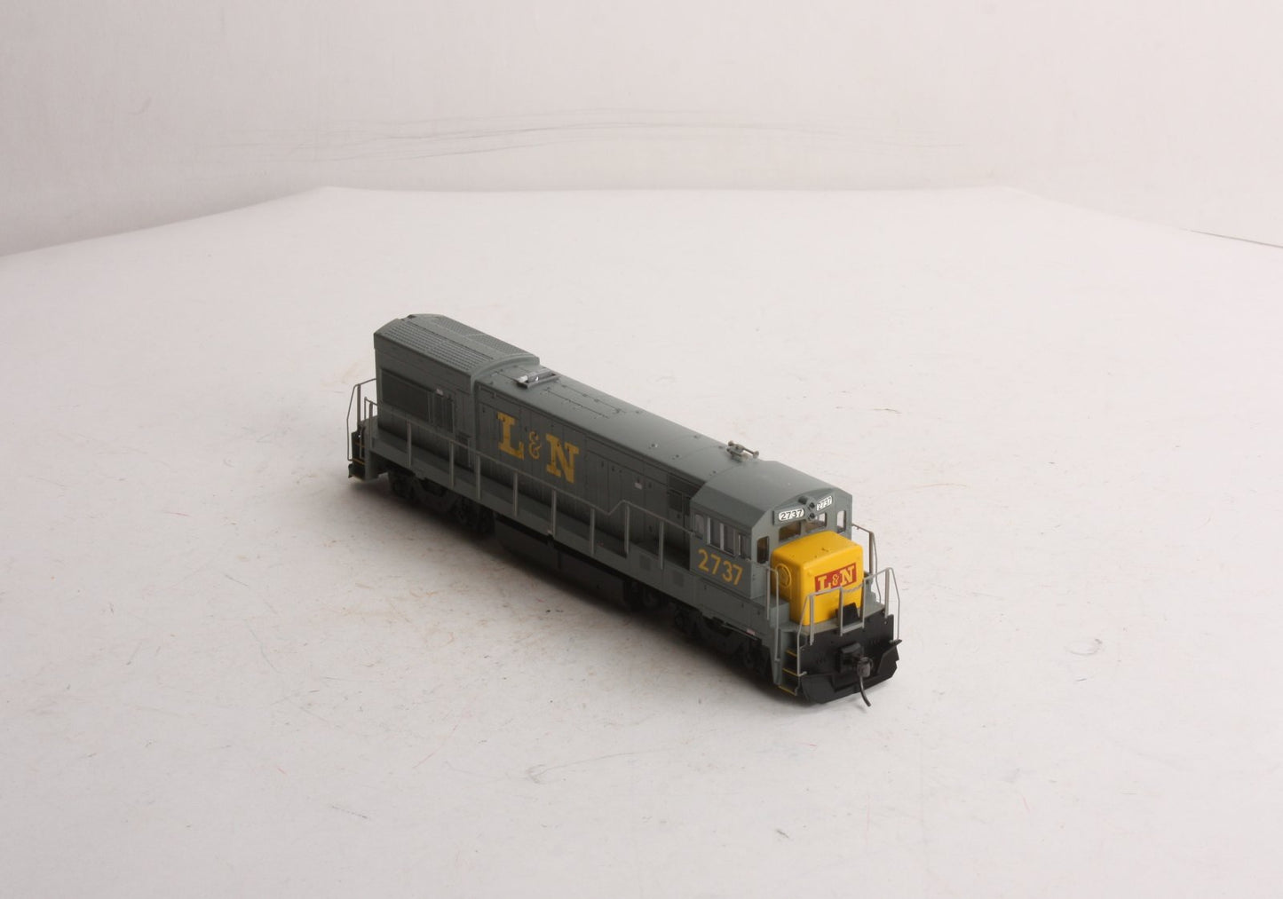 Atlas 8671 HO Louisville & Nashville GE U23B Diesel Locomotive #2737 LN/Box