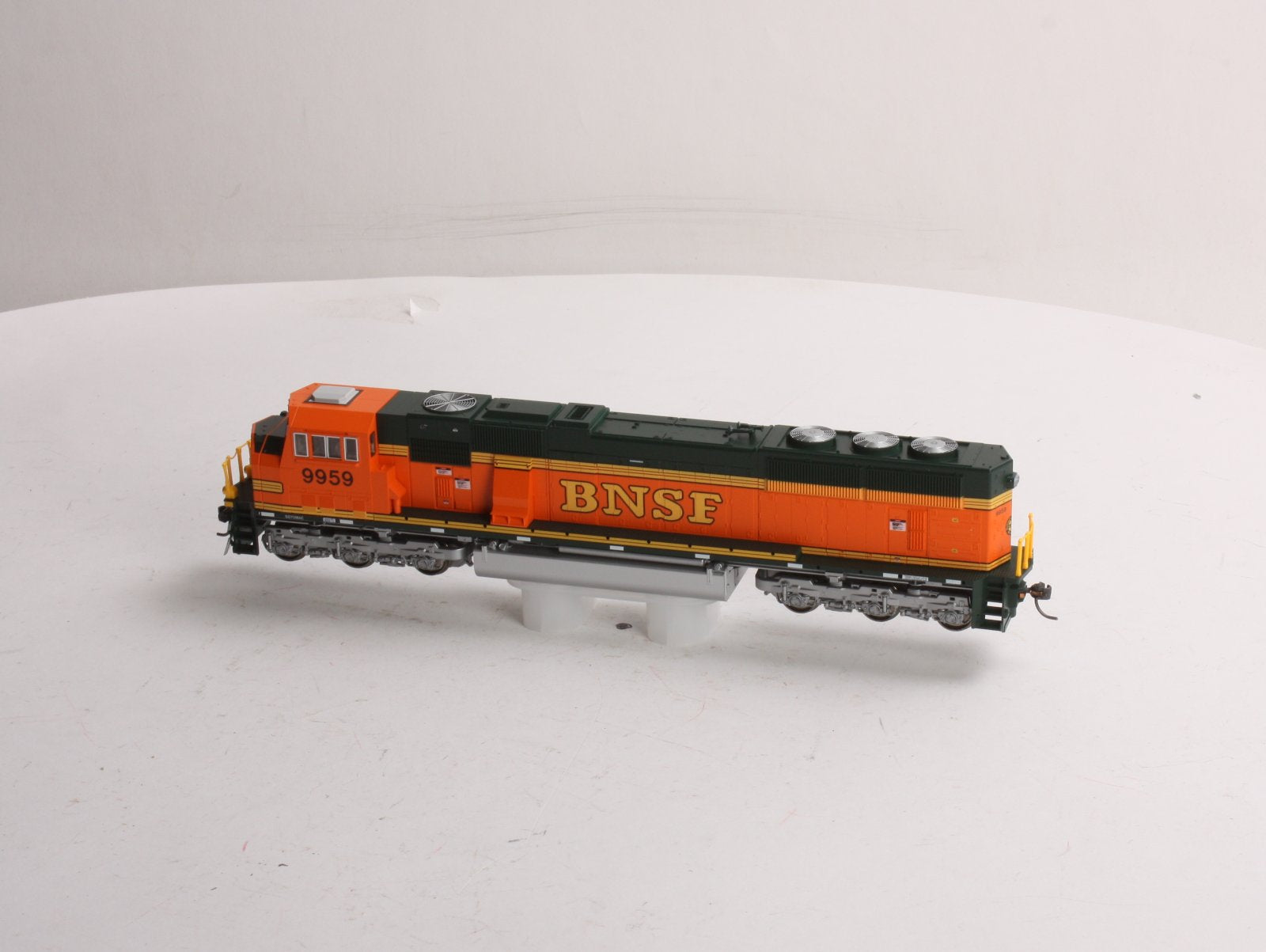 Kato 37-6452 HO Burlington Northern Santa Fe SD70MAC Diesel Locomotive #9959