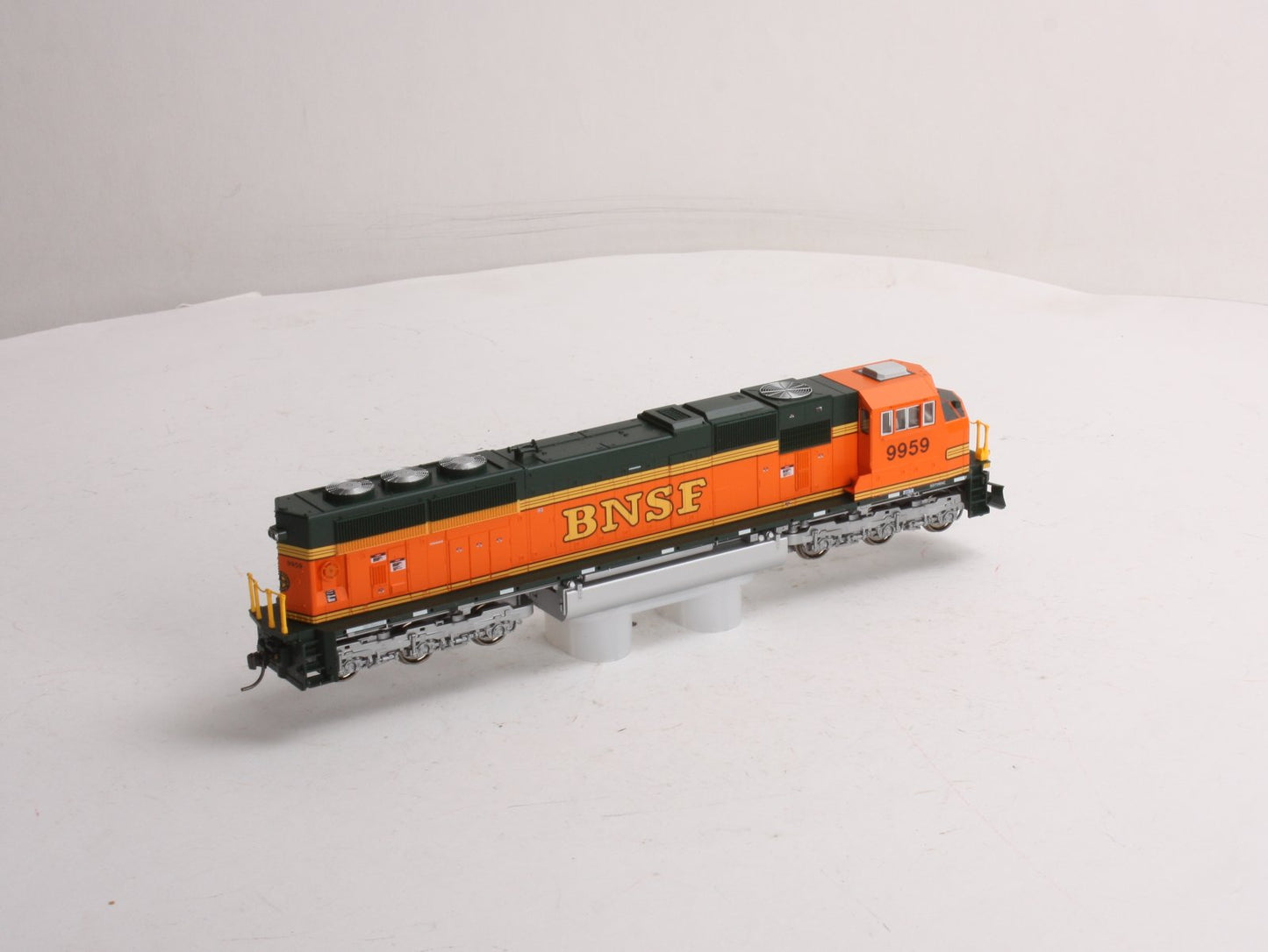 Kato 37-6452 HO Burlington Northern Santa Fe SD70MAC Diesel Locomotive #9959