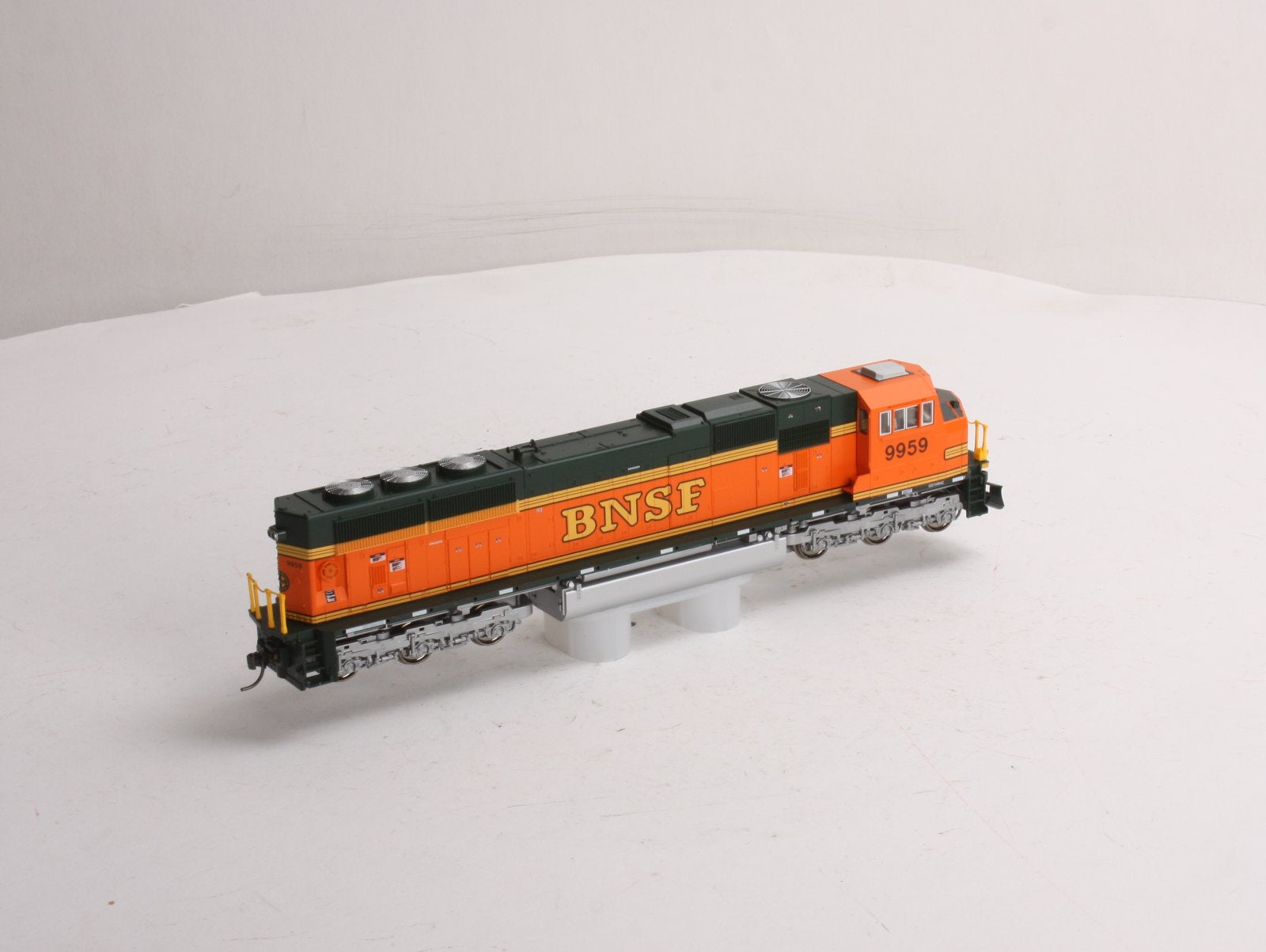 Kato 37-6452 HO Burlington Northern Santa Fe SD70MAC Diesel Locomotive #9959