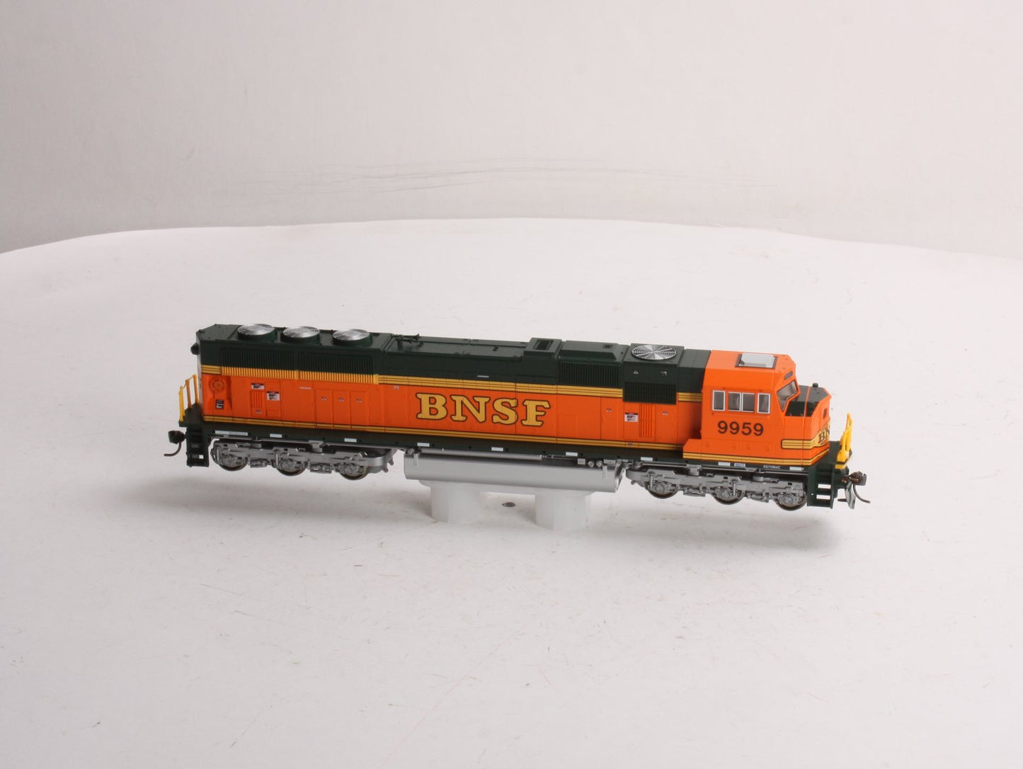 Kato 37-6452 HO Burlington Northern Santa Fe SD70MAC Diesel Locomotive #9959