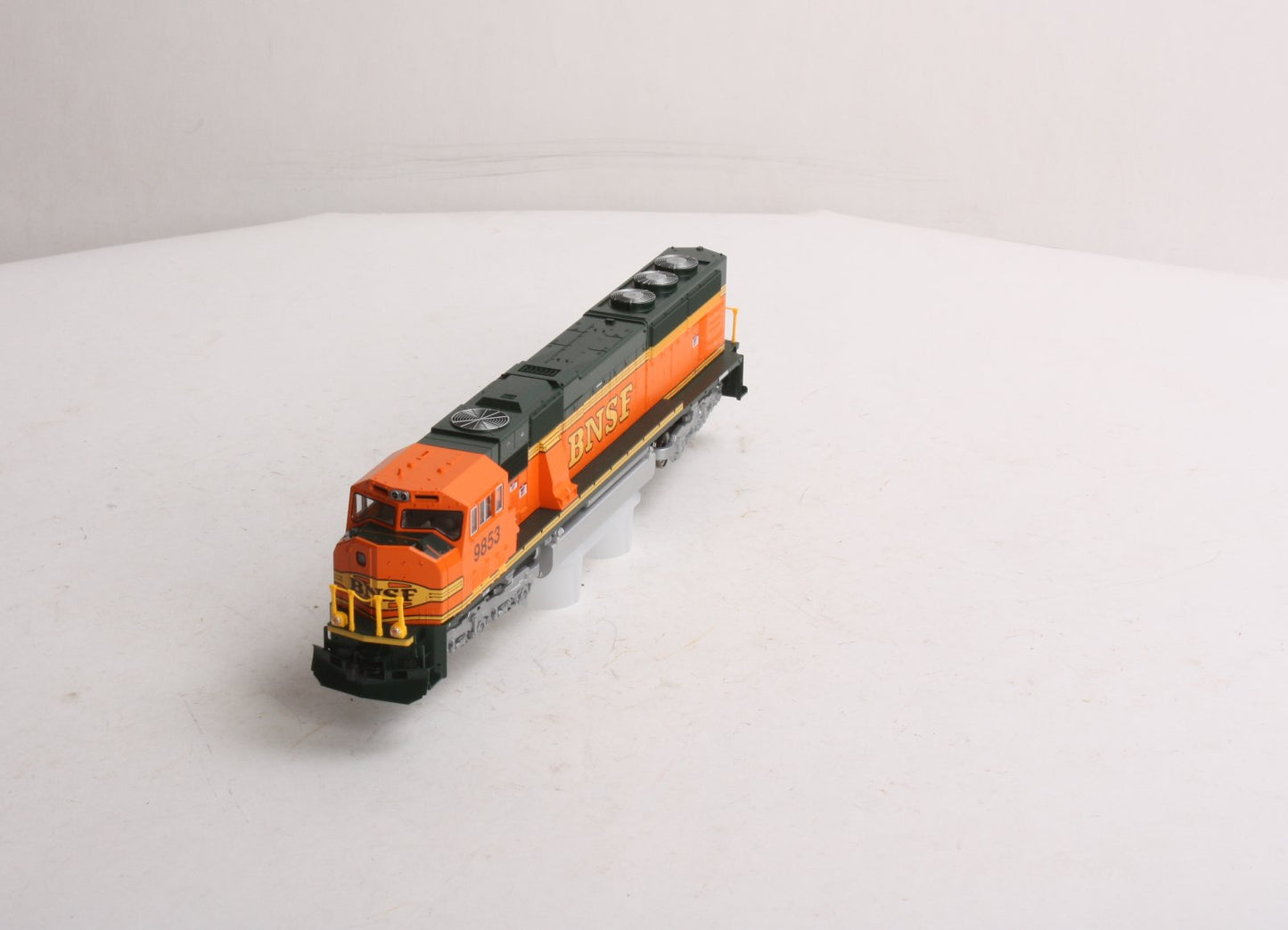 Kato 37-6404 HO BNSF Heritage ll EMD SD70MAC Diesel Locomotive #9853 LN/Box