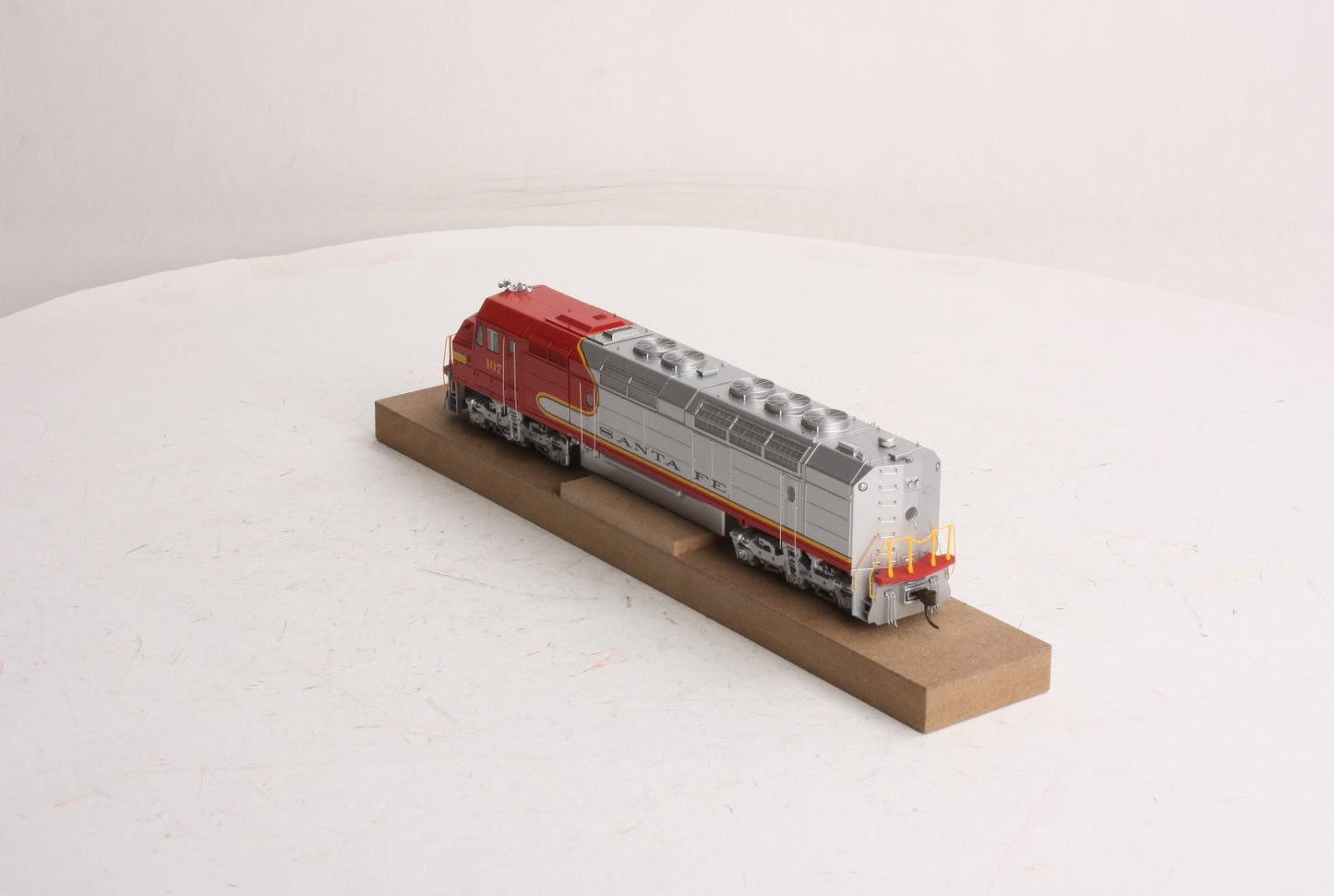 Athearn G67611 HO Scale Santa Fe FP45 Powered Diesel Locomotive w/ Sound #107 LN/Box