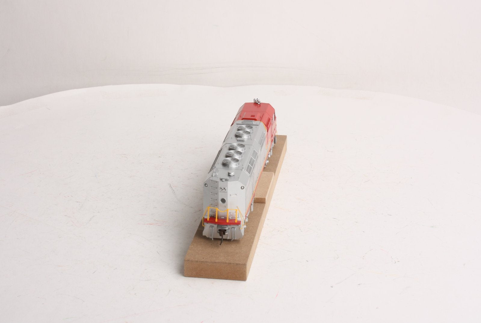 Athearn G67611 HO Scale Santa Fe FP45 Powered Diesel Locomotive w/ Sound #107 LN/Box