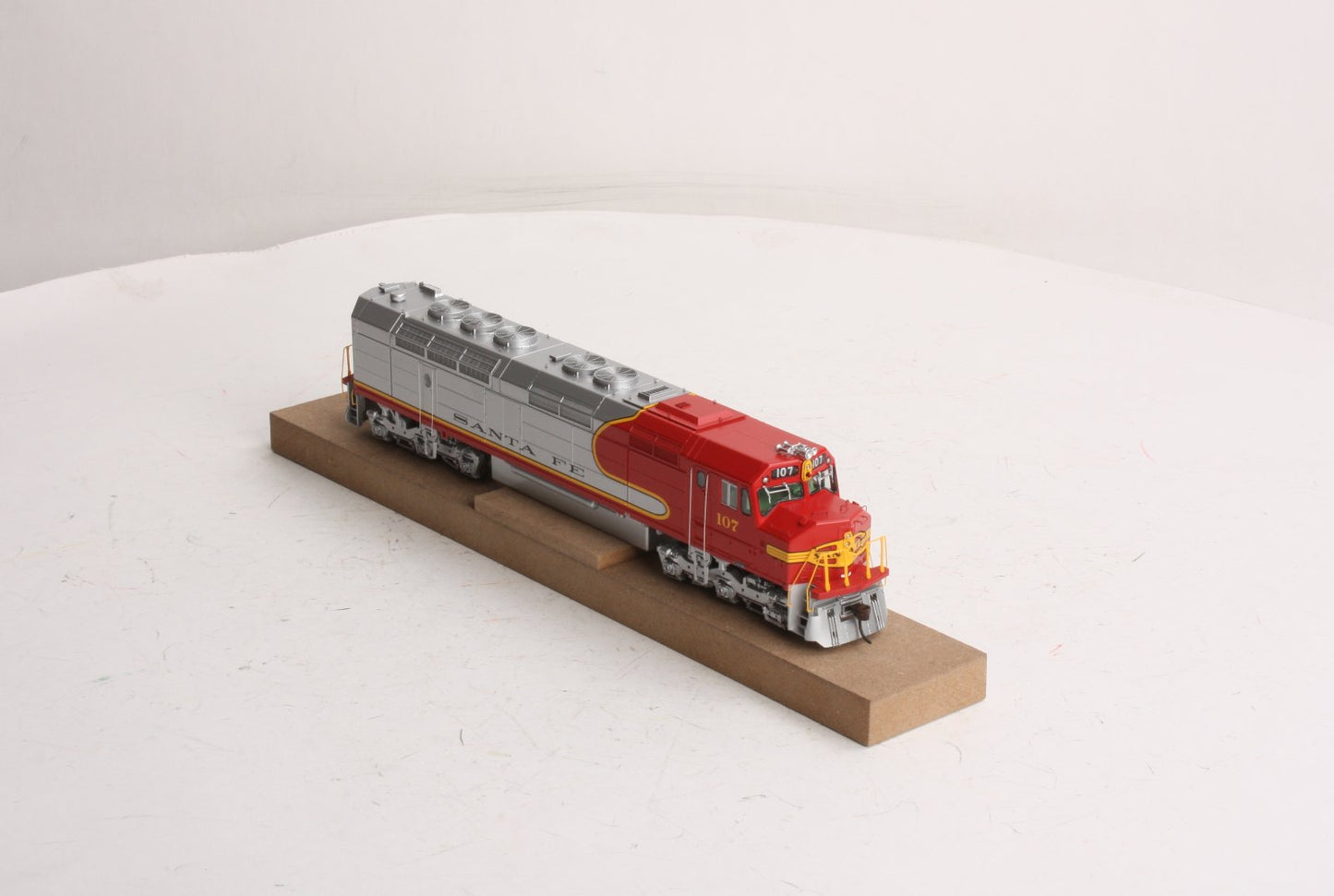 Athearn G67611 HO Scale Santa Fe FP45 Powered Diesel Locomotive w/ Sound #107 LN/Box