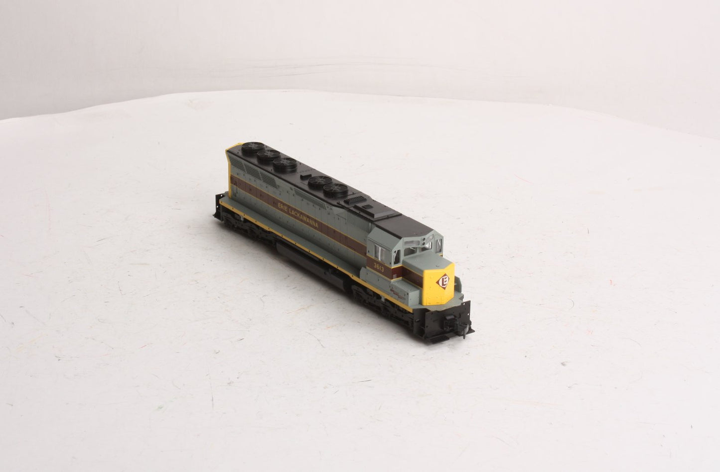 Kato 37-1704 HO Erie Lackawanna EMD SD45 Diesel Locomotive #3613 LN/Box