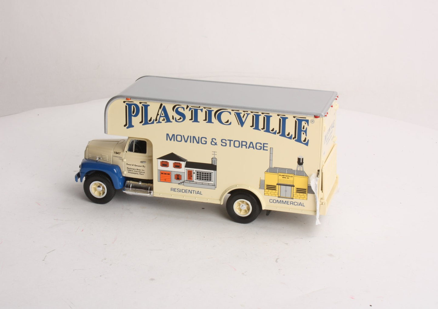 First Gear 19-1671 1:34 1957 International R-200 Moving Van MT/Box