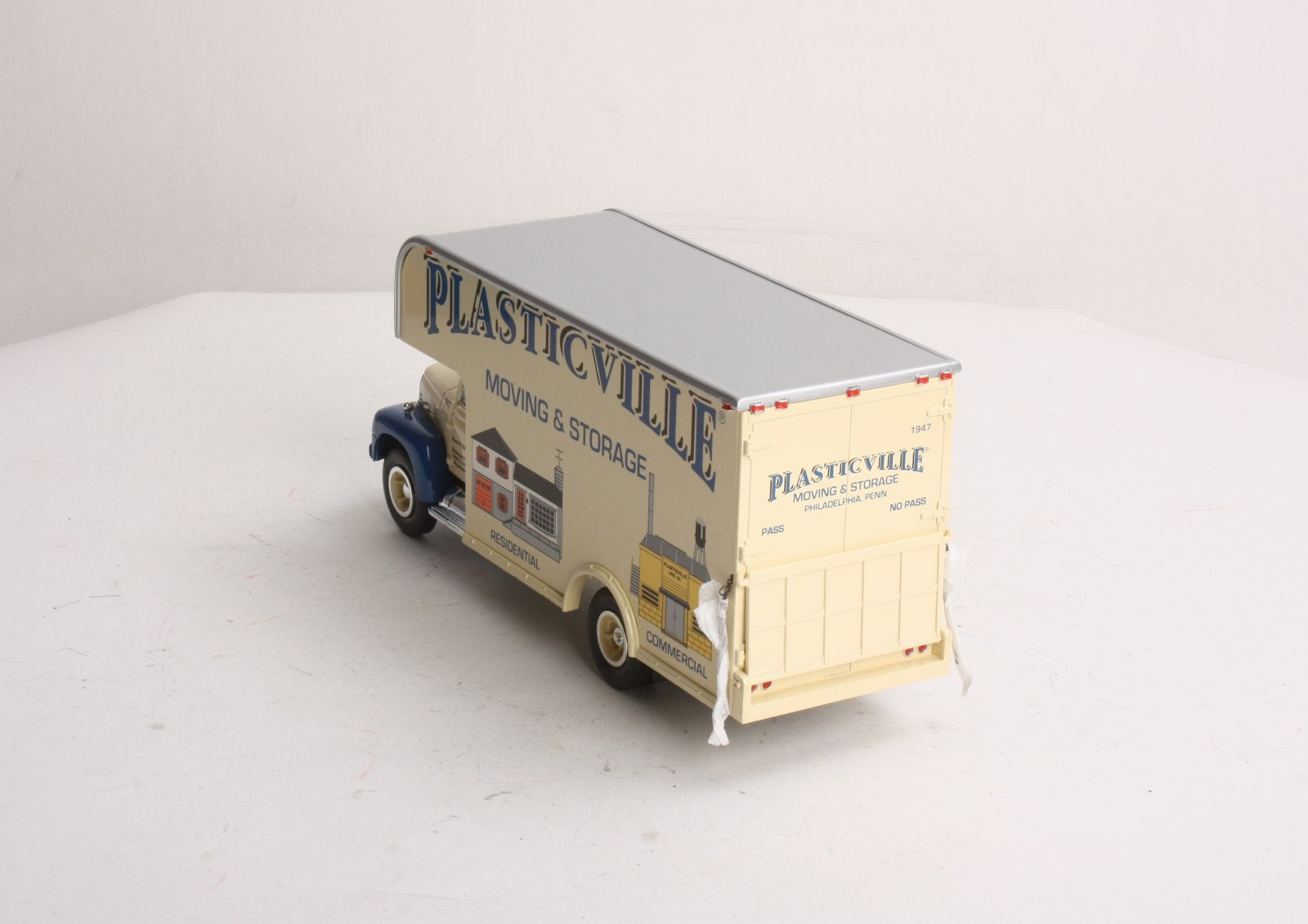 First Gear 19-1671 1:34 1957 International R-200 Moving Van MT/Box