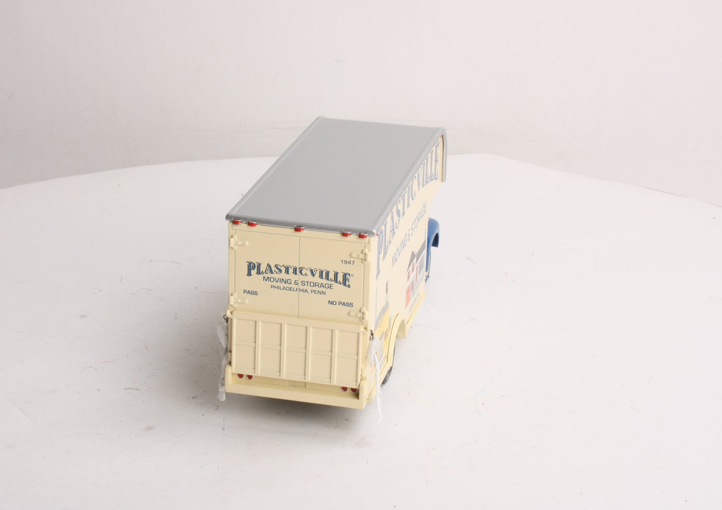 First Gear 19-1671 1:34 1957 International R-200 Moving Van MT/Box