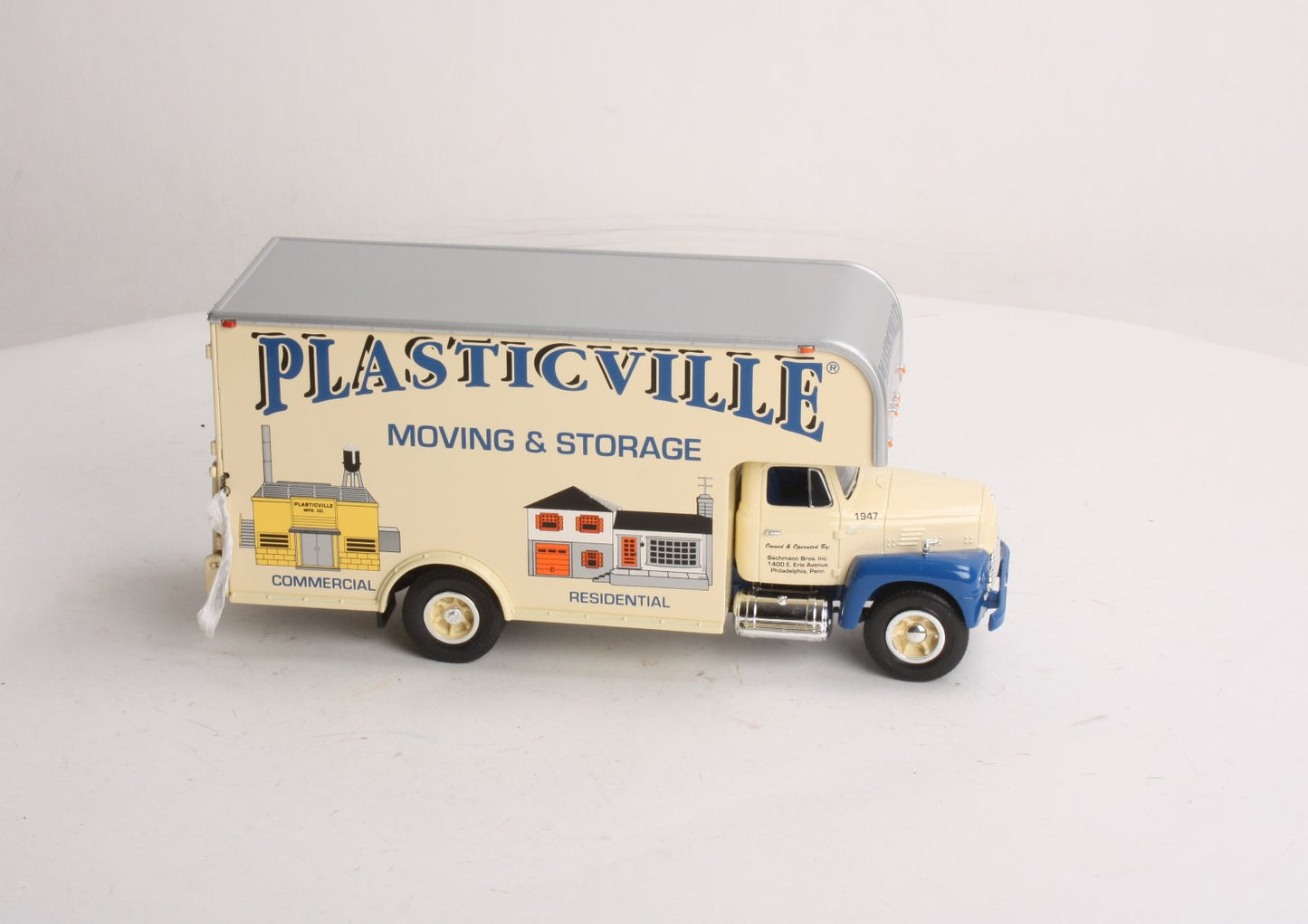 First Gear 19-1671 1:34 1957 International R-200 Moving Van MT/Box