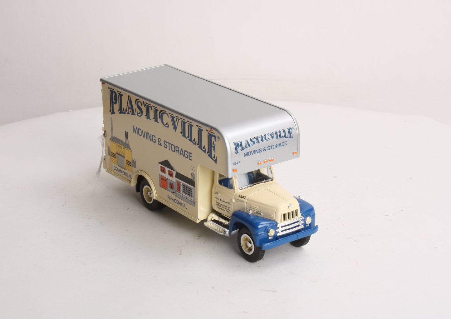 First Gear 19-1671 1:34 1957 International R-200 Moving Van MT/Box
