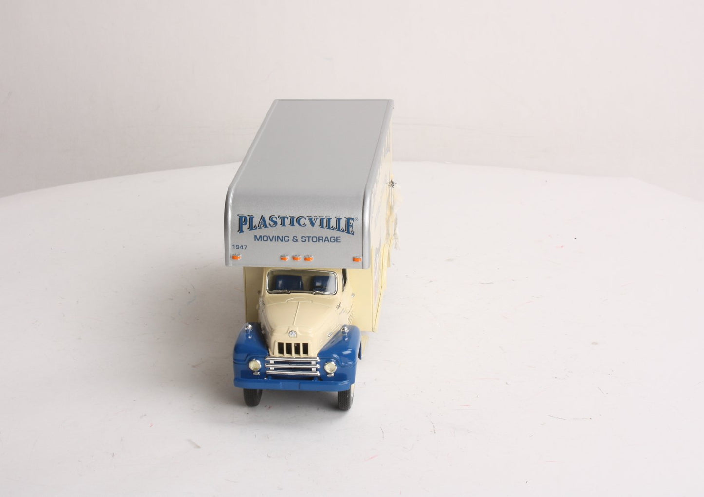 First Gear 19-1671 1:34 1957 International R-200 Moving Van MT/Box