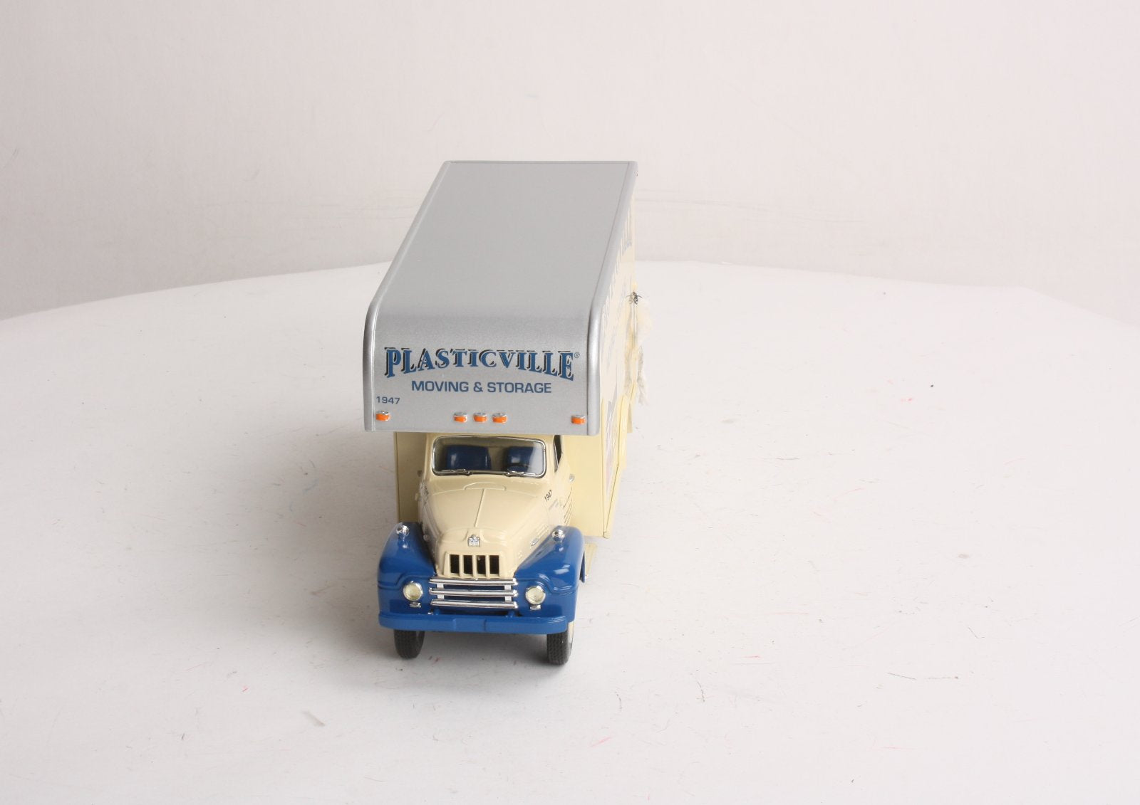 First Gear 19-1671 1:34 1957 International R-200 Moving Van MT/Box