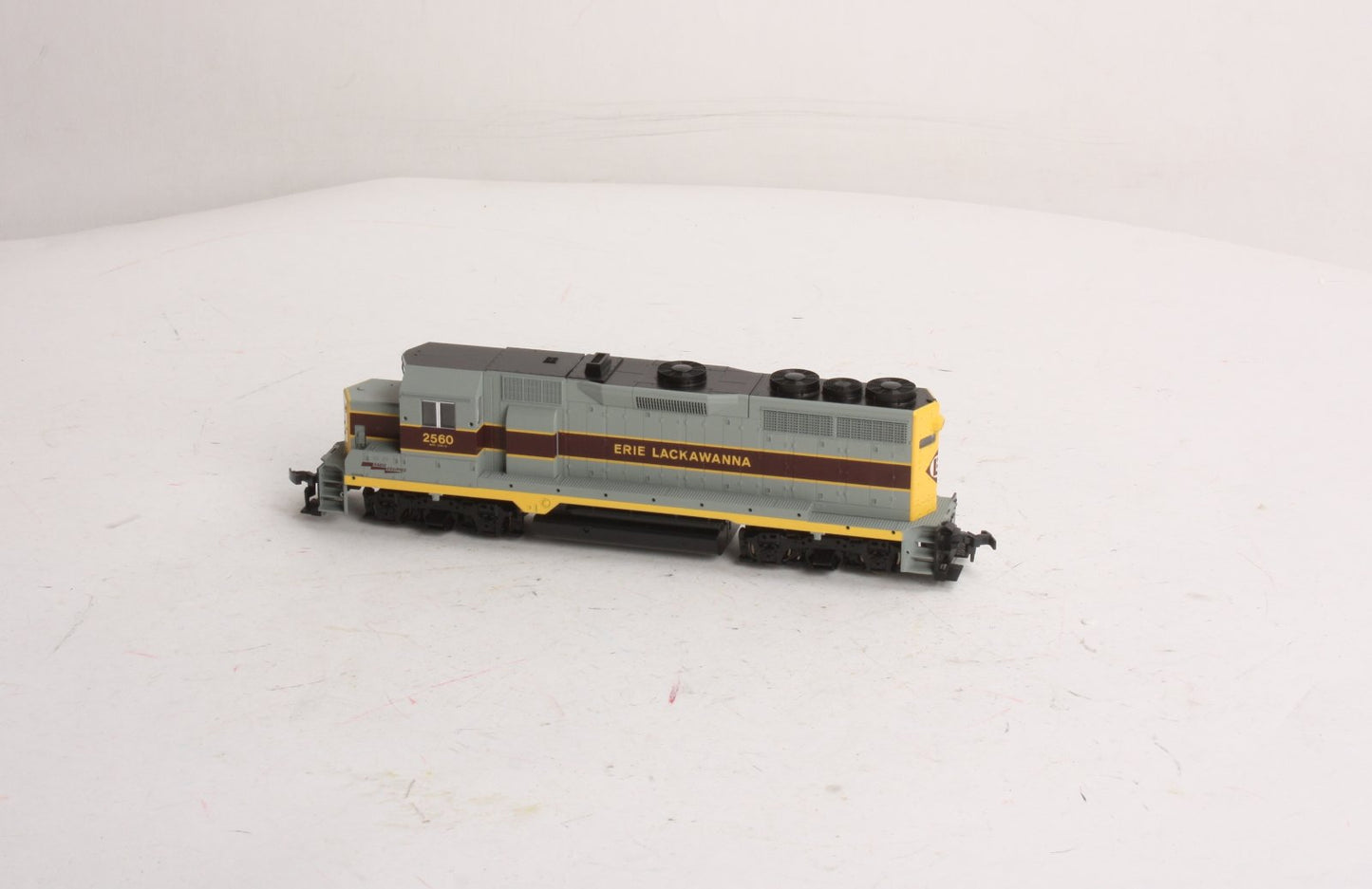 Kato 37-04C HO Scale Erie Lackawanna GP-35 Diesel Locomotive #2560 LN/Box