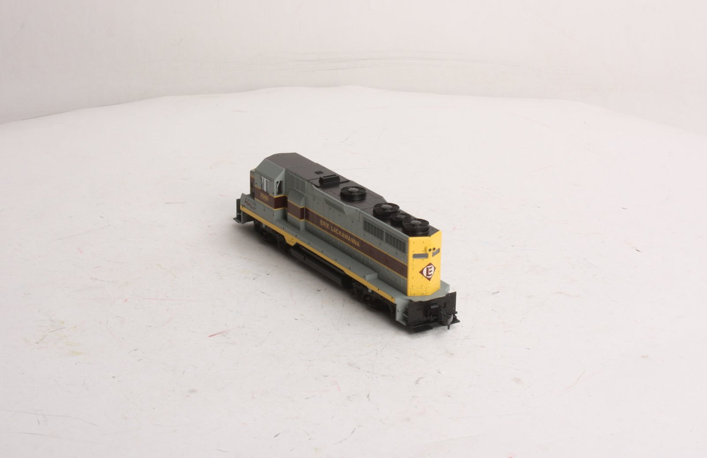 Kato 37-04C HO Scale Erie Lackawanna GP-35 Diesel Locomotive #2560 LN/Box