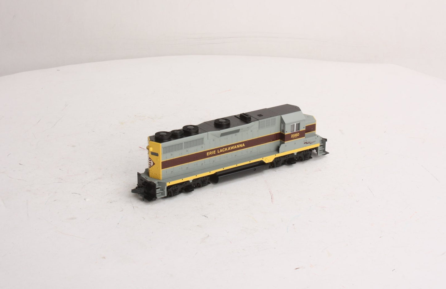 Kato 37-04C HO Scale Erie Lackawanna GP-35 Diesel Locomotive #2560 LN/Box