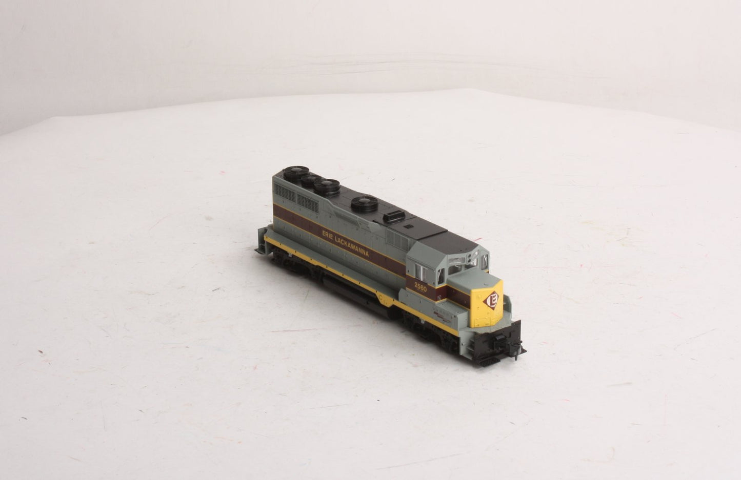 Kato 37-04C HO Scale Erie Lackawanna GP-35 Diesel Locomotive #2560 LN/Box