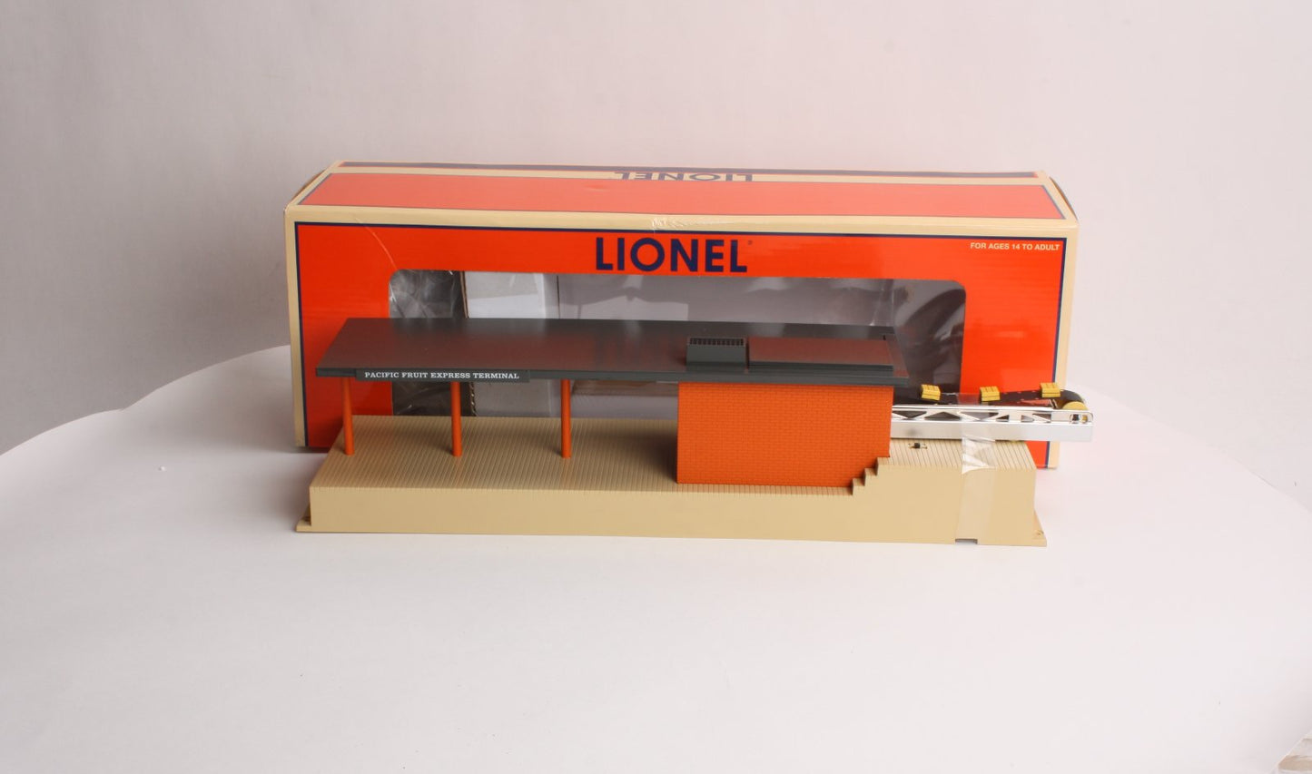 Lionel 6-37975 O Operating Southern Pacific Freight Terminal LN/Box