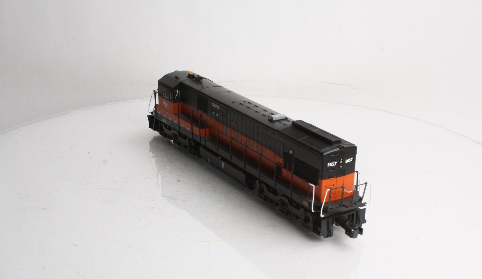 Lionel 6-28265 O Milwaukee Road U30C Legacy Diesel Locomotive w/RS 5.0 #5657 EX/Box