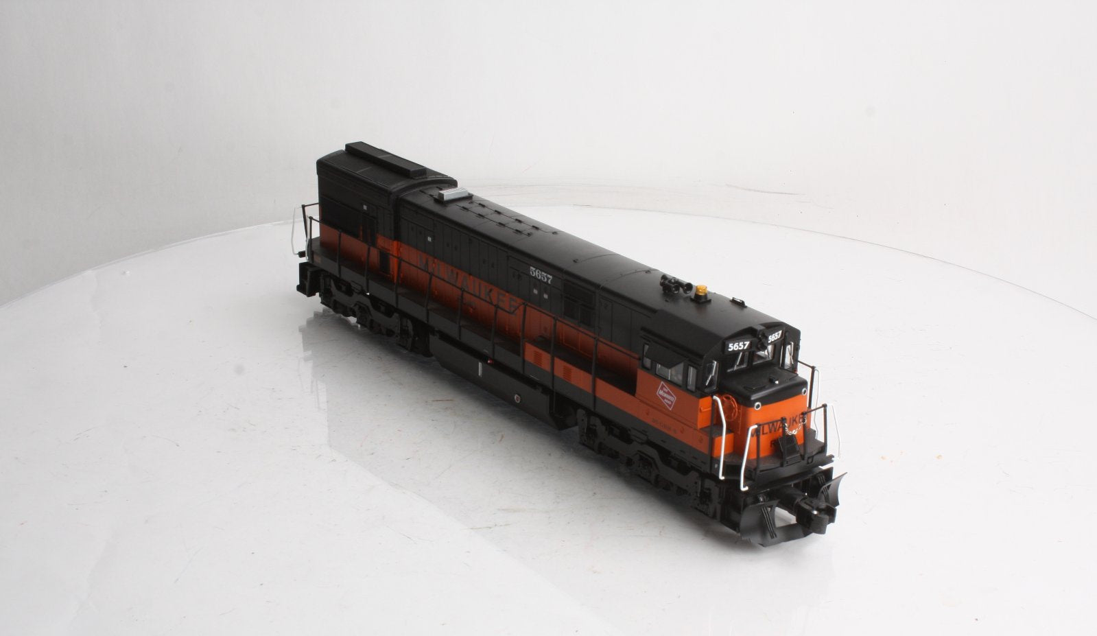 Lionel 6-28265 O Milwaukee Road U30C Legacy Diesel Locomotive w/RS 5.0 #5657 EX/Box