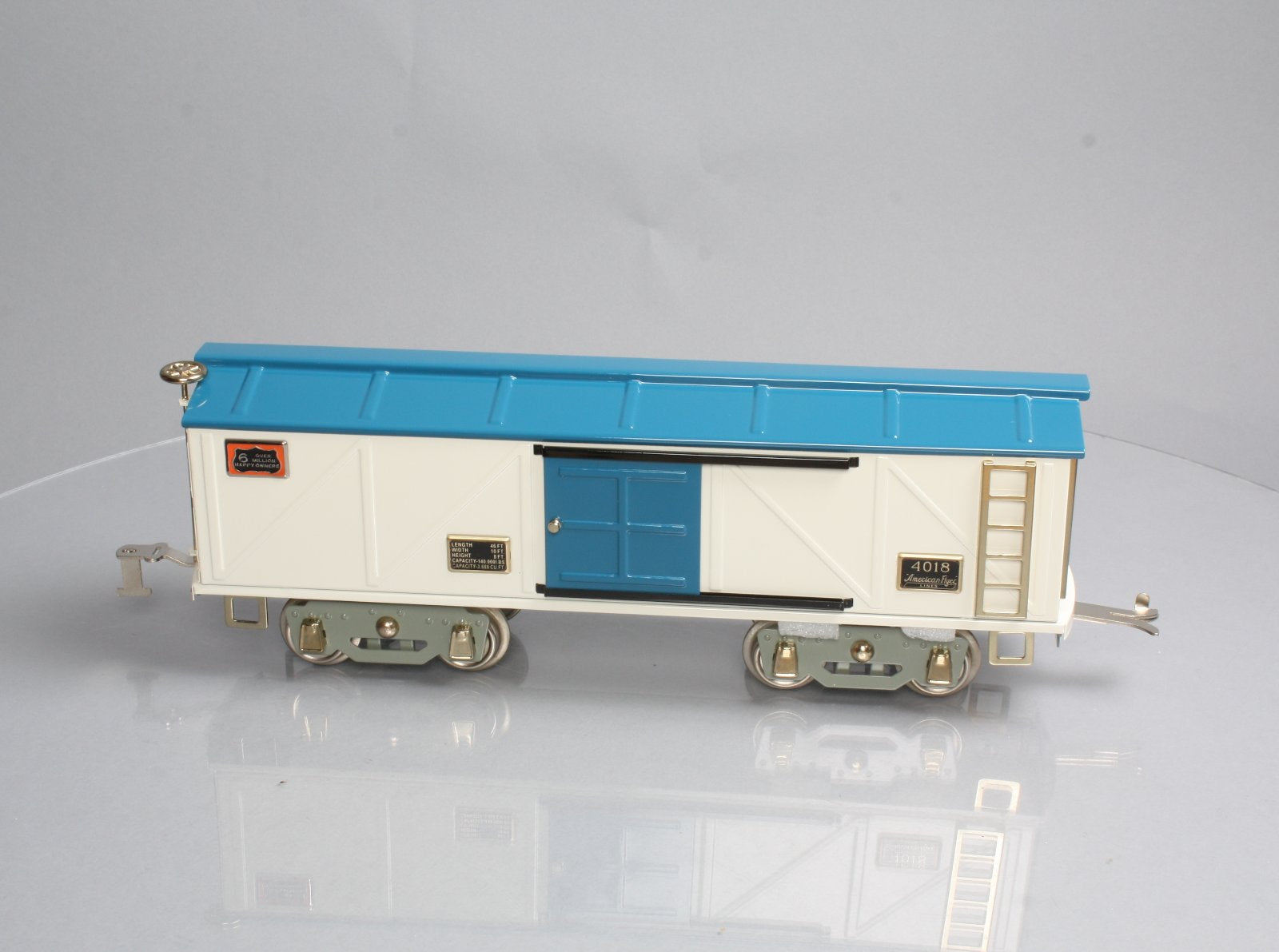 MTH 11-30088 White & Blue 4018 Automobile Boxcar MT/Box
