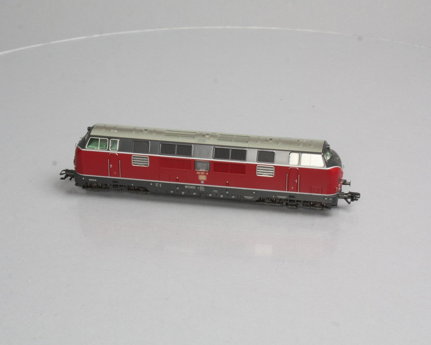 Marklin 3582 HO Scale Deutsche Bundesbahn (DB) Diesel Locomotive #221 107-6 LN/Box