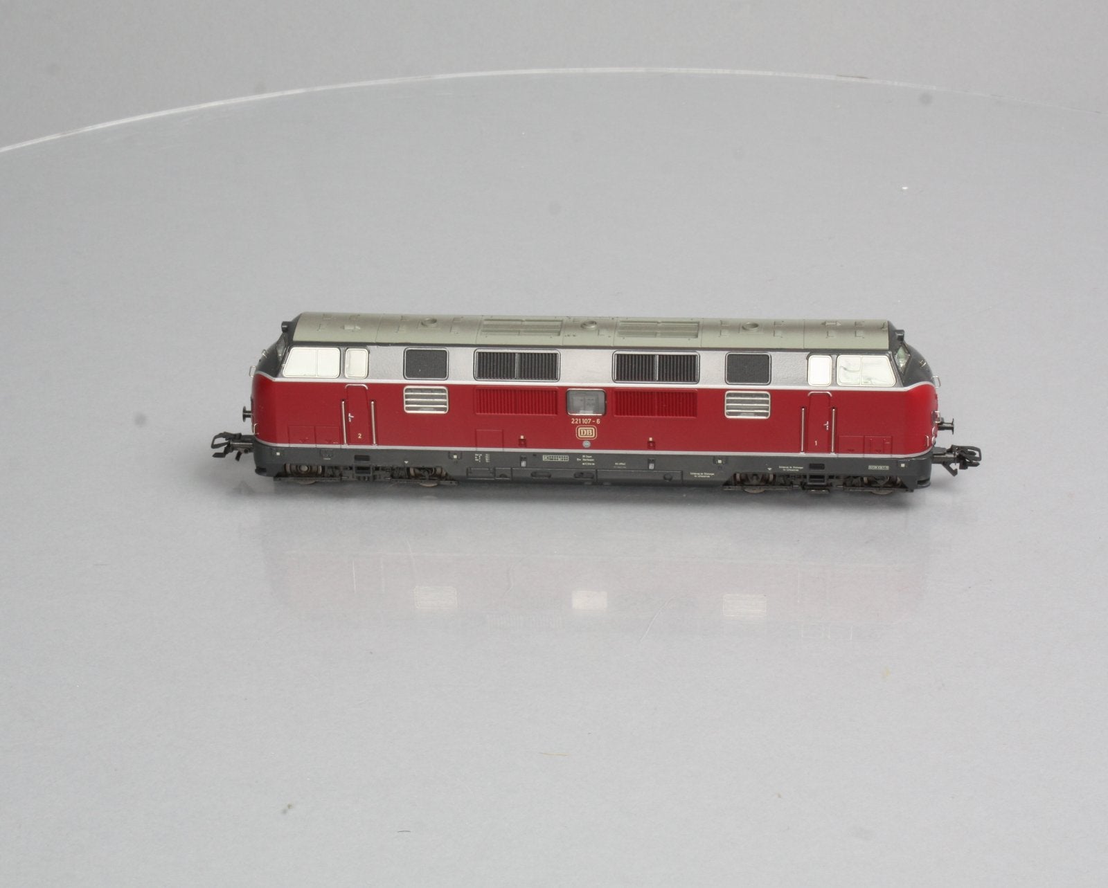 Marklin 3582 HO Scale Deutsche Bundesbahn (DB) Diesel Locomotive #221 107-6 LN/Box