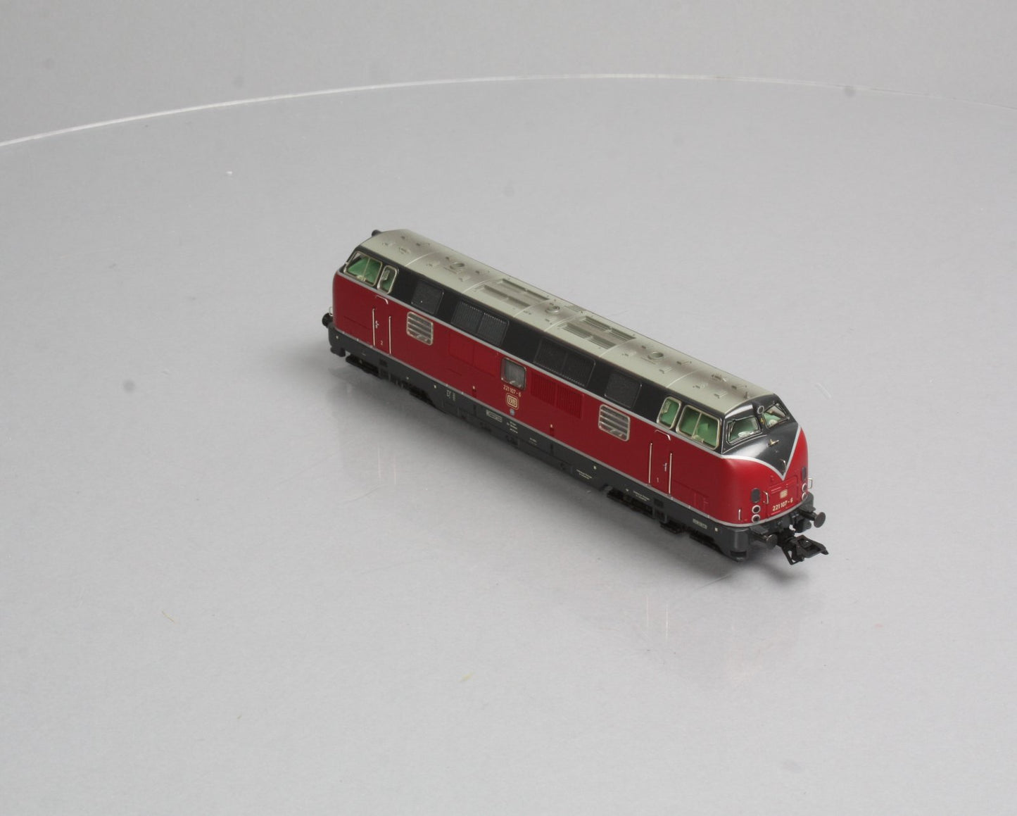 Marklin 3582 HO Scale Deutsche Bundesbahn (DB) Diesel Locomotive #221 107-6 LN/Box
