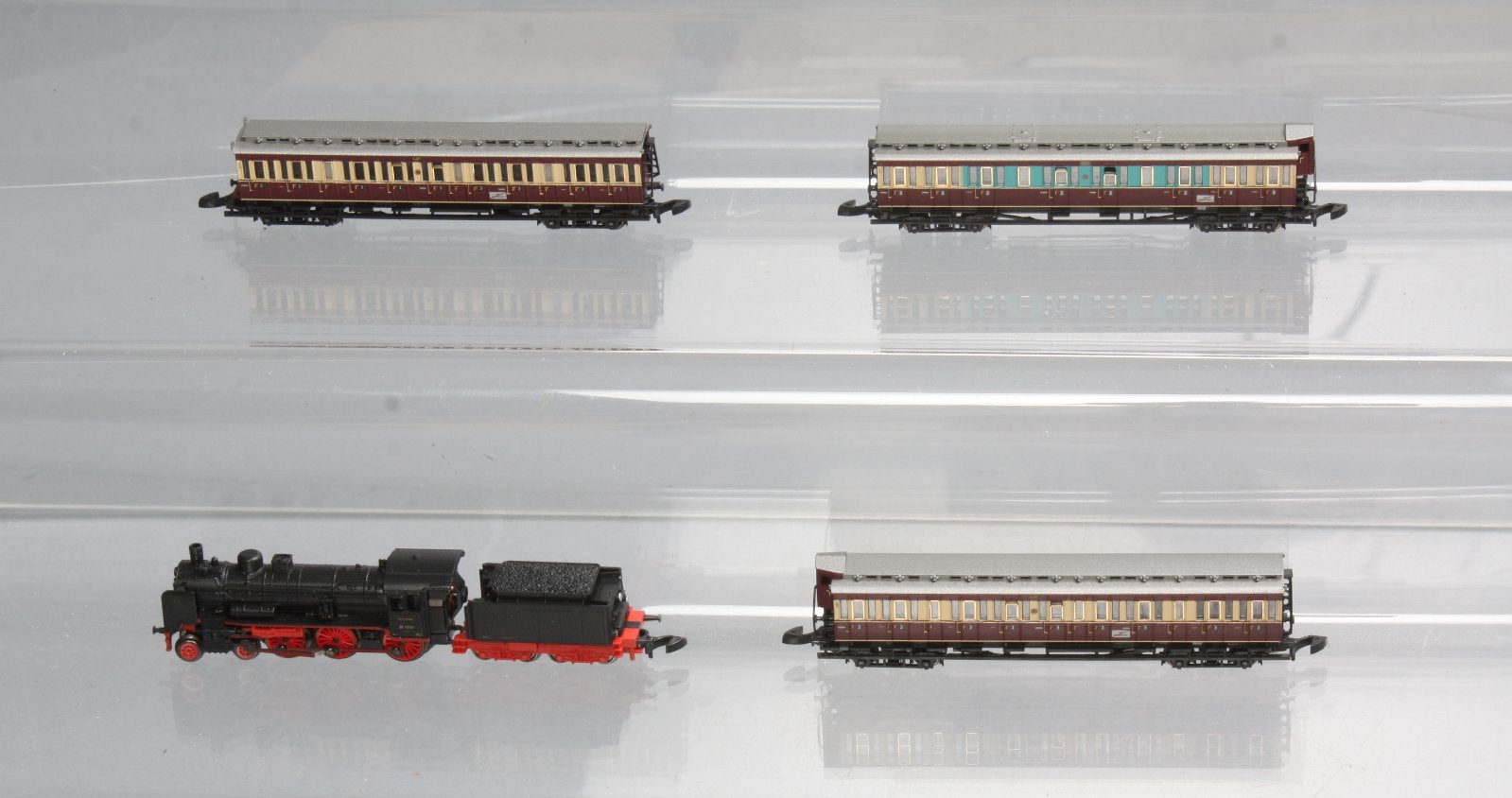 Marklin 81437 Z German State RR DRG Steam Locomotive Passenger Set (Set of 4) LN/Box