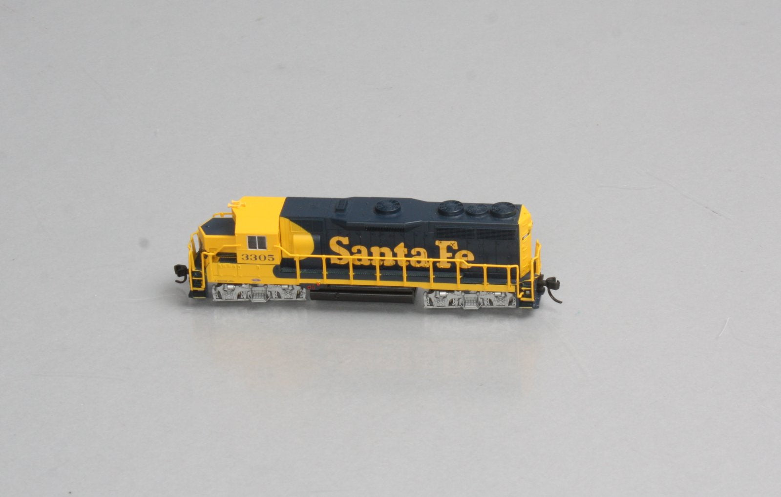 Atlas 46509 N Scale Santa Fe Powered GP-35 Diesel Locomotive #3305 LN/Box