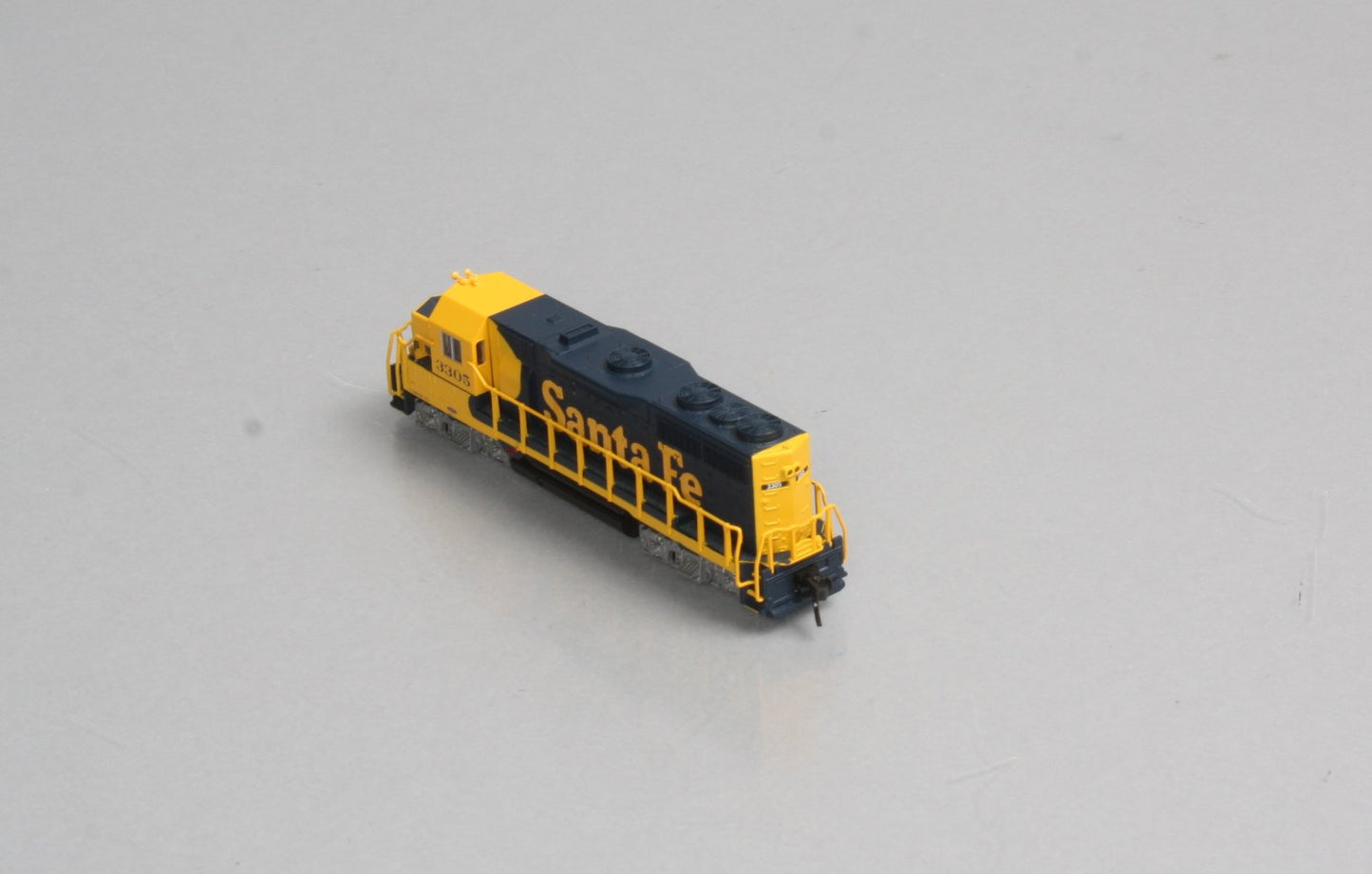 Atlas 46509 N Scale Santa Fe Powered GP-35 Diesel Locomotive #3305 LN/Box