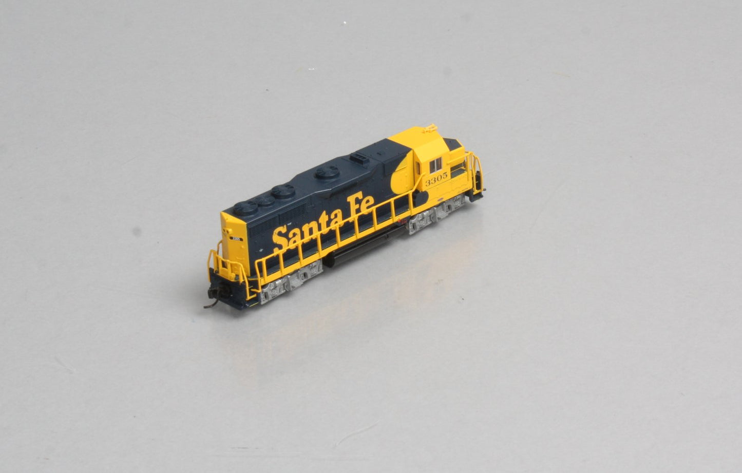 Atlas 46509 N Scale Santa Fe Powered GP-35 Diesel Locomotive #3305 LN/Box