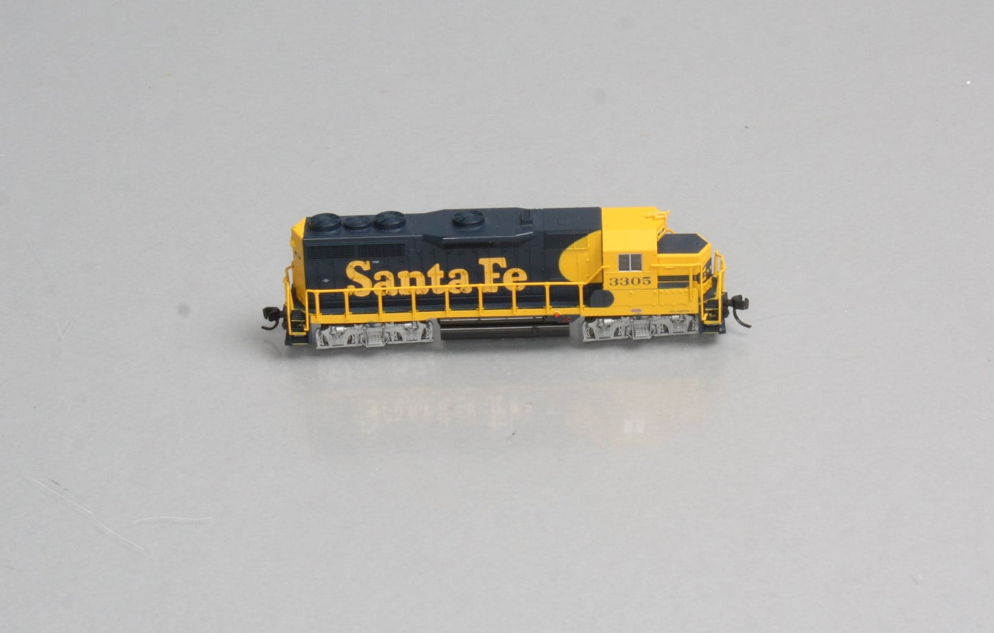 Atlas 46509 N Scale Santa Fe Powered GP-35 Diesel Locomotive #3305 LN/Box