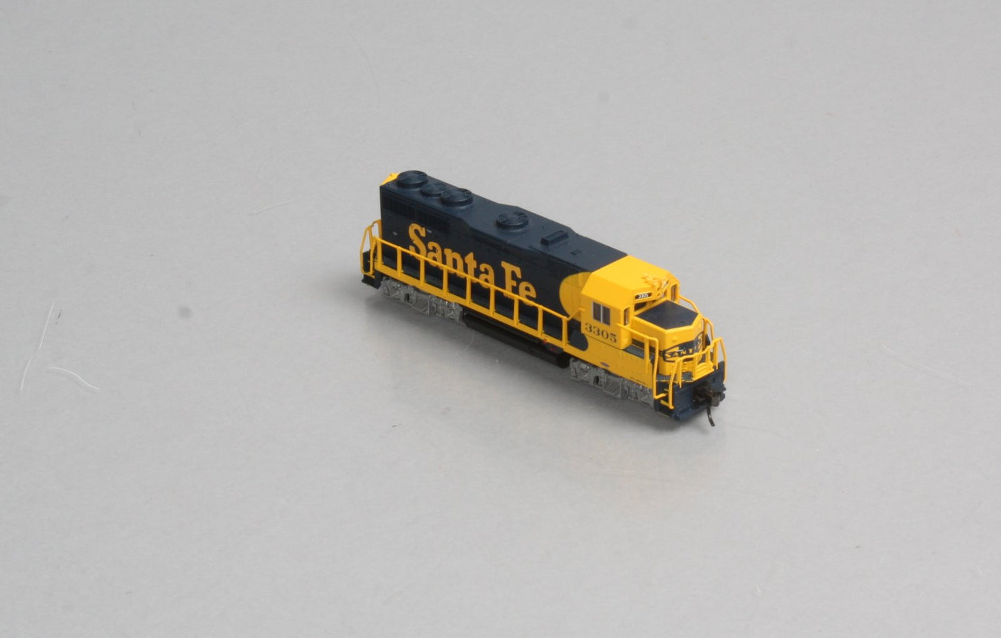 Atlas 46509 N Scale Santa Fe Powered GP-35 Diesel Locomotive #3305 LN/Box