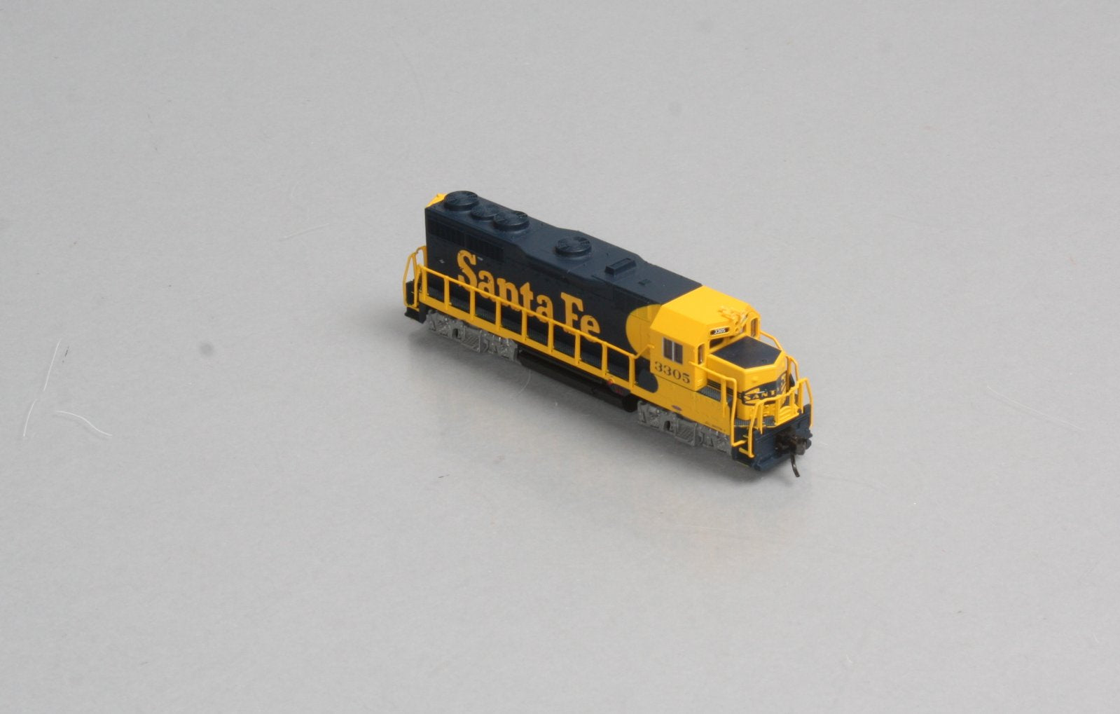 Atlas 46509 N Scale Santa Fe Powered GP-35 Diesel Locomotive #3305 LN/Box