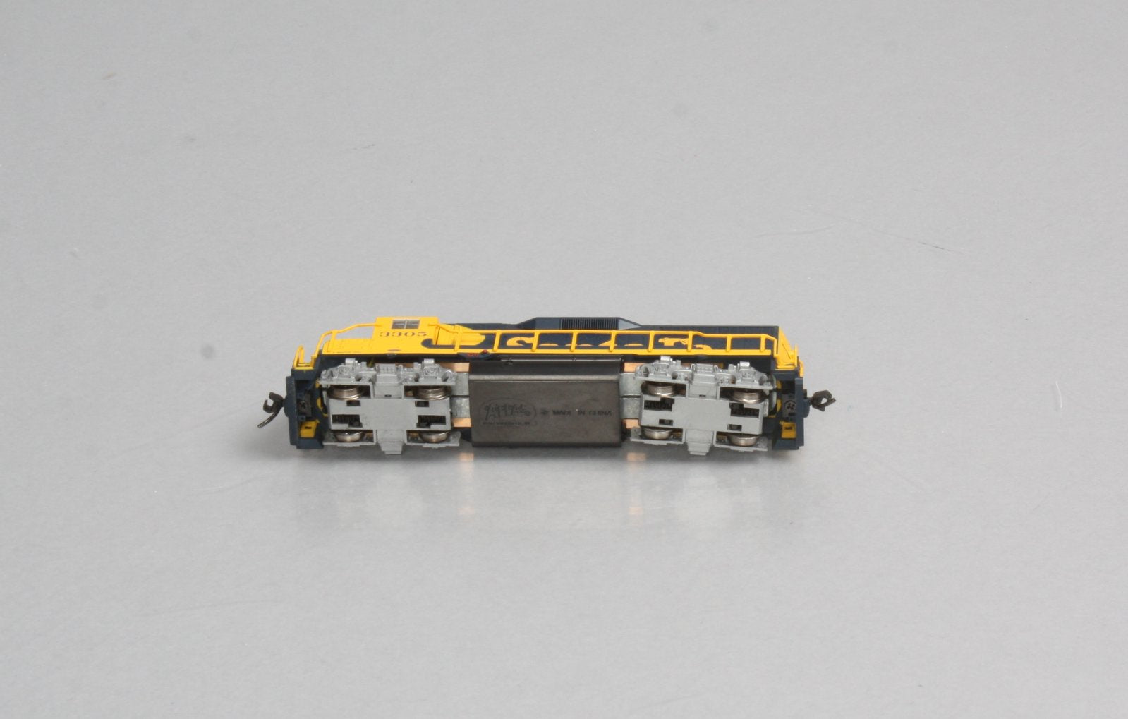 Atlas 46509 N Scale Santa Fe Powered GP-35 Diesel Locomotive #3305 LN/Box